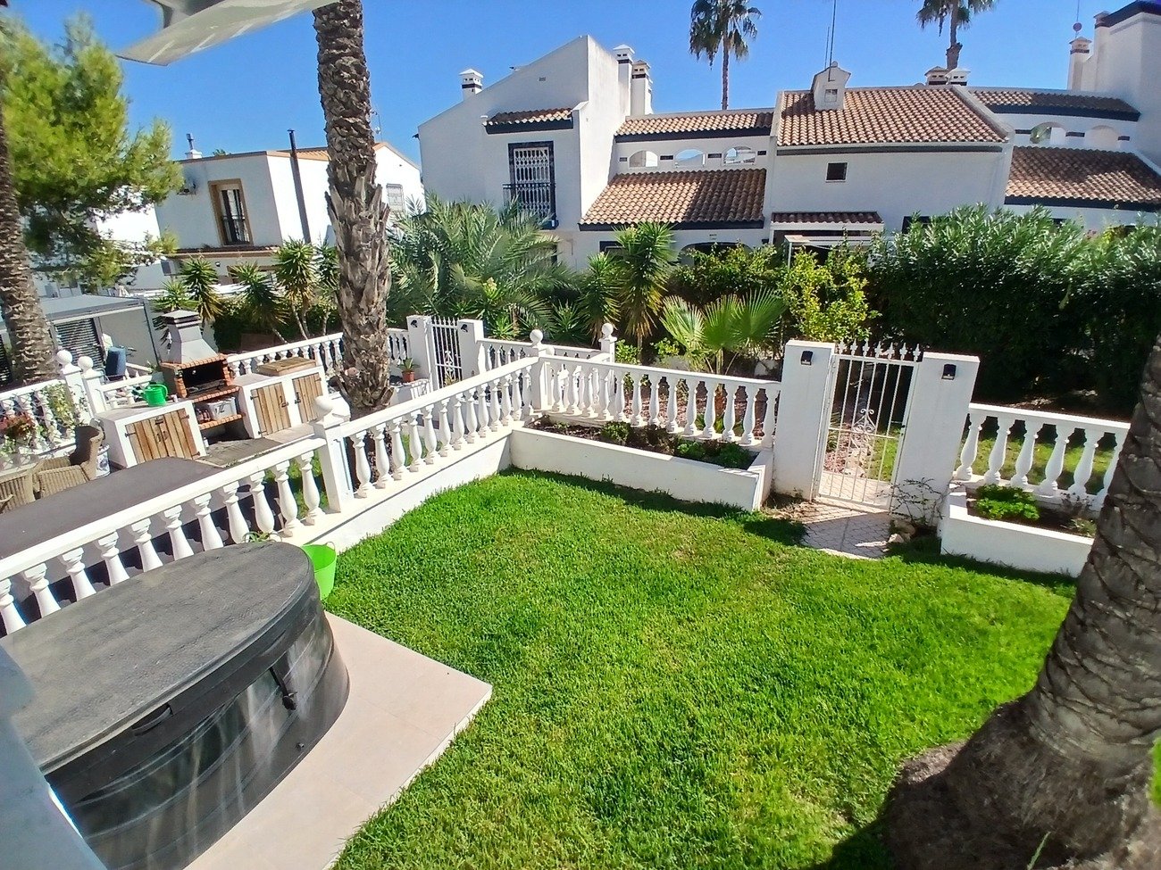 We are delighted to present this beautifully positioned and fully renovated 2-bedroom, 2-bathroom south-facing townhouse, situated within a well-mai