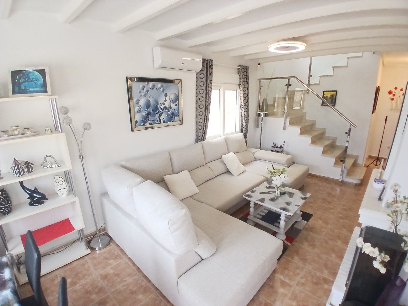 Fantastic Opportunity – 3-Bedroom Detached Villa in Villamartin
Discover this spacious and versatile 3-bedroom, 2-bathroom detached villa,
