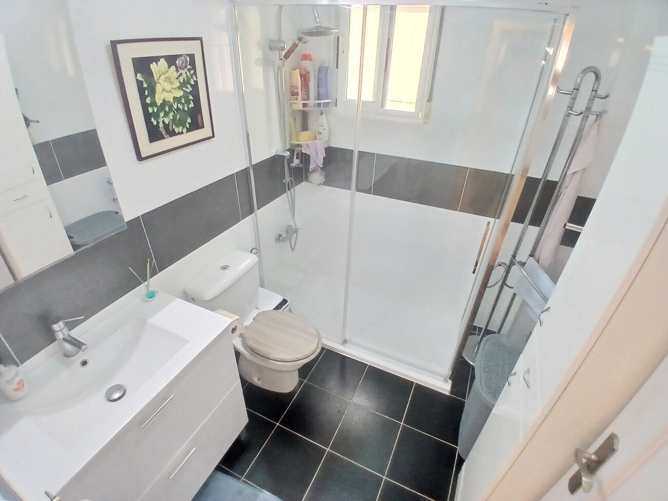 Fantastic Opportunity – 3-Bedroom Detached Villa in Villamartin
Discover this spacious and versatile 3-bedroom, 2-bathroom detached villa,