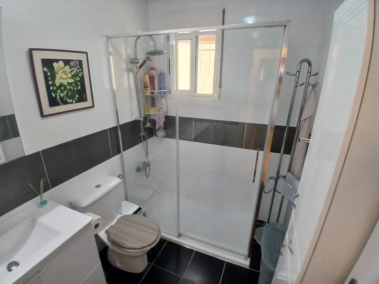 Fantastic Opportunity – 3-Bedroom Detached Villa in Villamartin
Discover this spacious and versatile 3-bedroom, 2-bathroom detached villa,