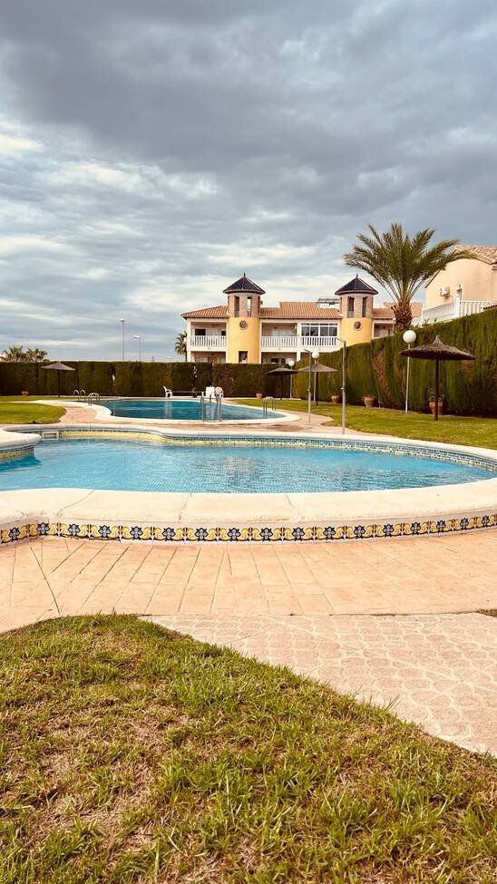 Fantastic Opportunity – 3-Bedroom Detached Villa in Villamartin
Discover this spacious and versatile 3-bedroom, 2-bathroom detached villa,