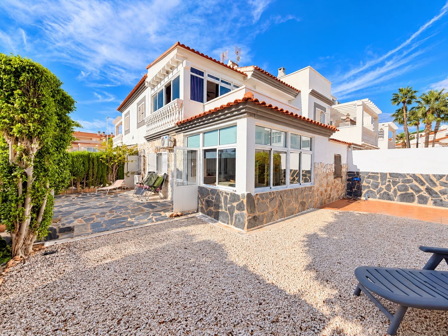 Alicante:   Here I present to you this beautiful corner-plot semi-detached house in&amp;nbsp;La Zenia Mar, a fantastic location close to bars, restaurants,  