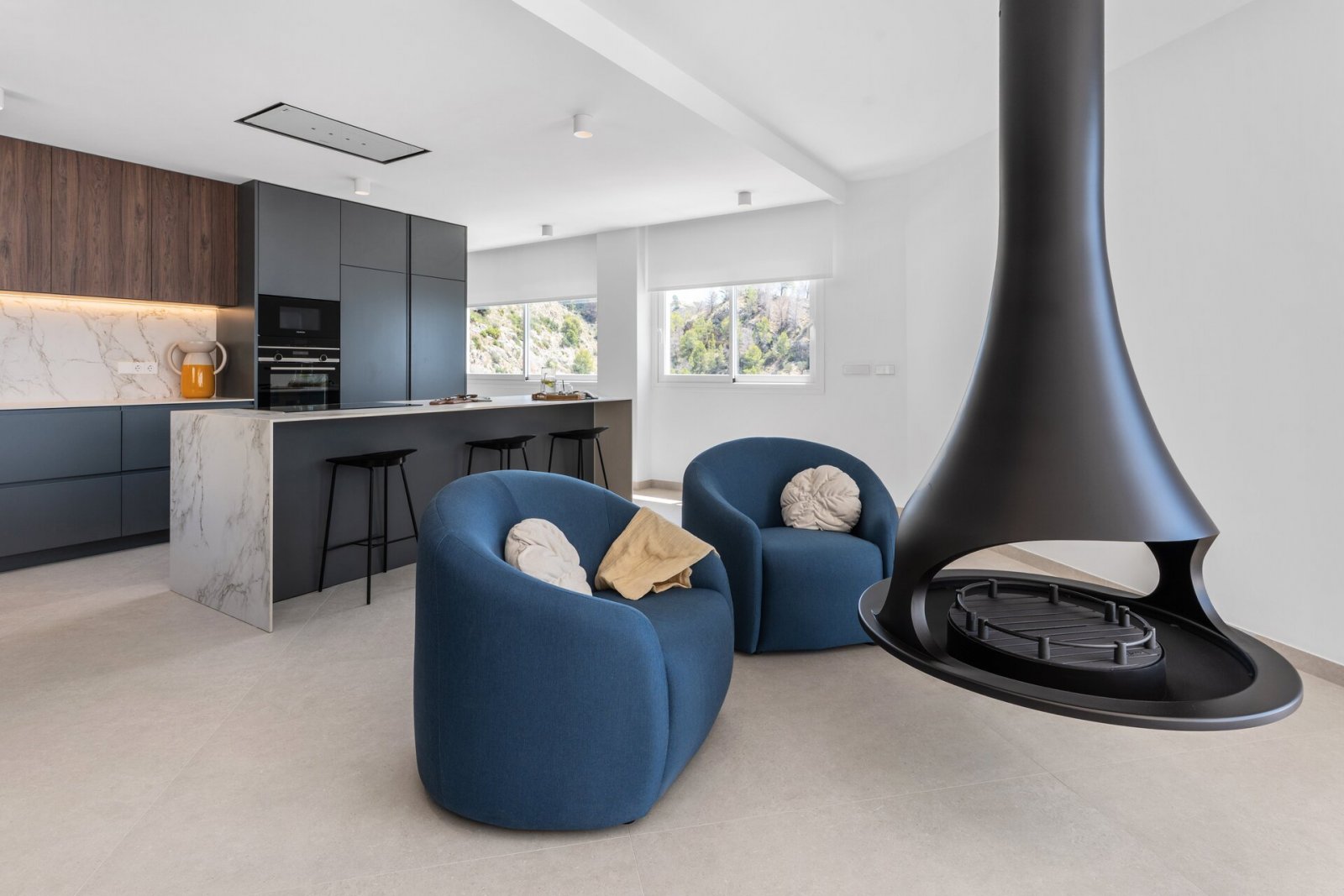 Diese Immobilien befinden sich in der exklusiven Ortschaft Altea und bieten ein einzigartiges Wohnerlebnis mit beeindruckendem Meerblick. Die Anlage