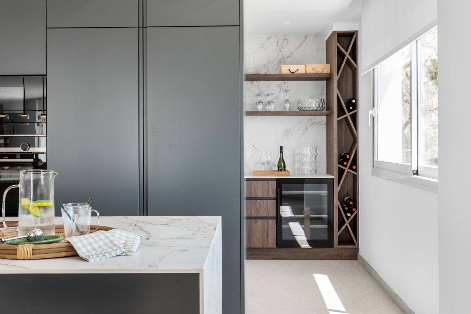 Diese Immobilien befinden sich in der exklusiven Ortschaft Altea und bieten ein einzigartiges Wohnerlebnis mit beeindruckendem Meerblick. Die Anlage