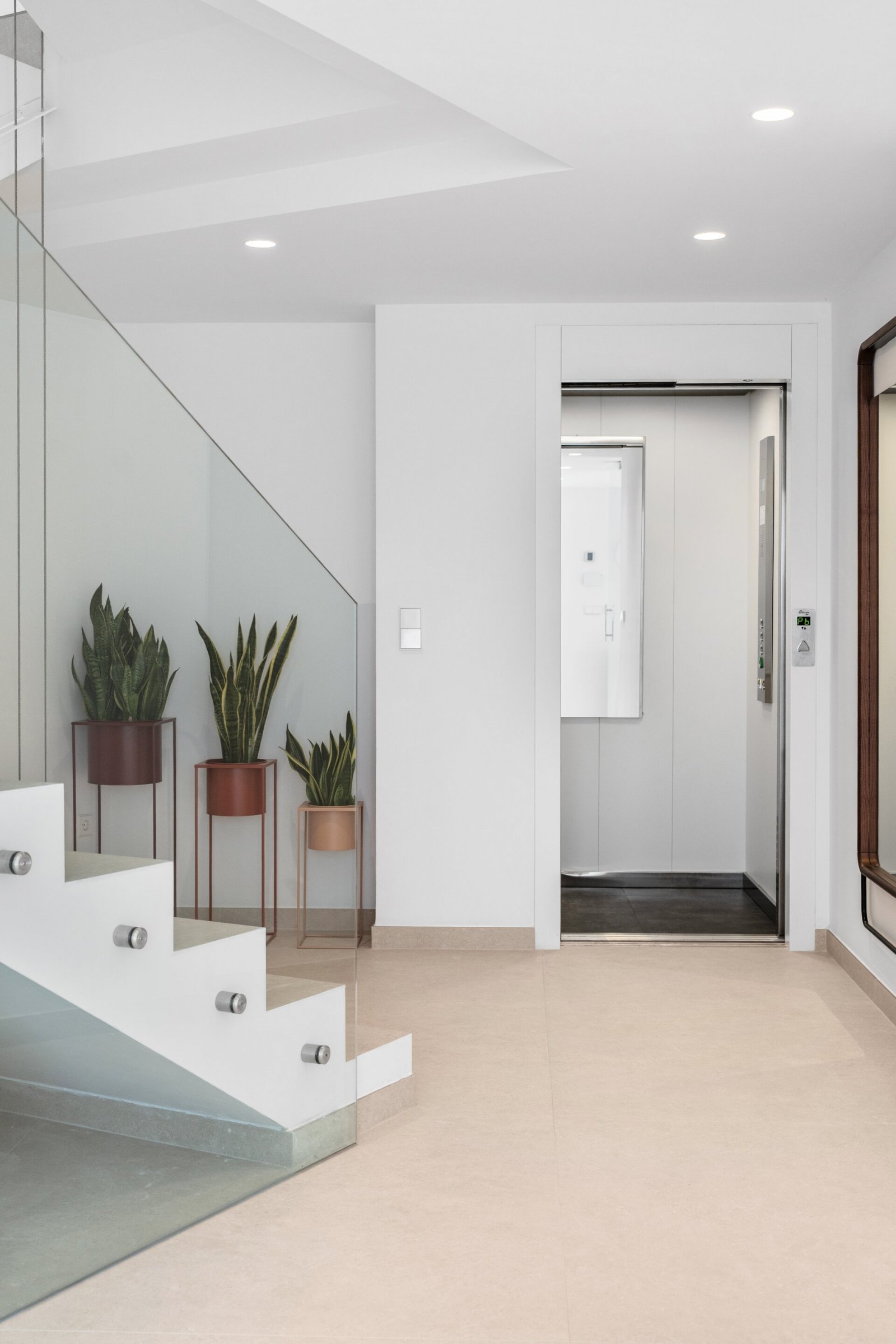 Diese Immobilien befinden sich in der exklusiven Ortschaft Altea und bieten ein einzigartiges Wohnerlebnis mit beeindruckendem Meerblick. Die Anlage