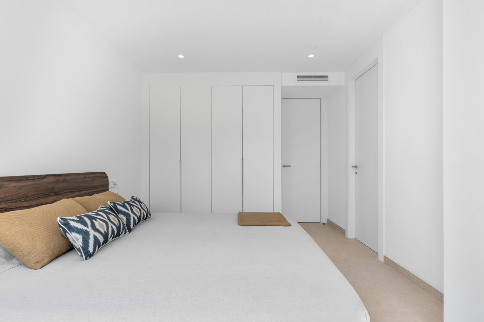 Diese Immobilien befinden sich in der exklusiven Ortschaft Altea und bieten ein einzigartiges Wohnerlebnis mit beeindruckendem Meerblick. Die Anlage