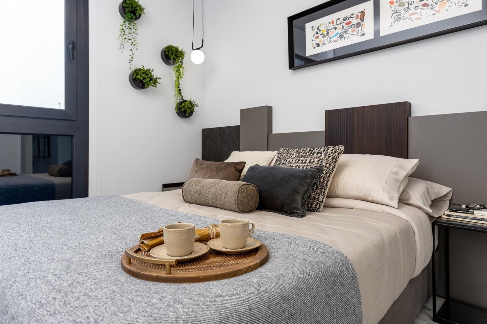  In der prestigeträchtigen Gegend von Ciudad Quesada gelegen, bietet dieses freistehende Chalet ein exklusives Wohnerlebnis. Entworfen für diejenigen,