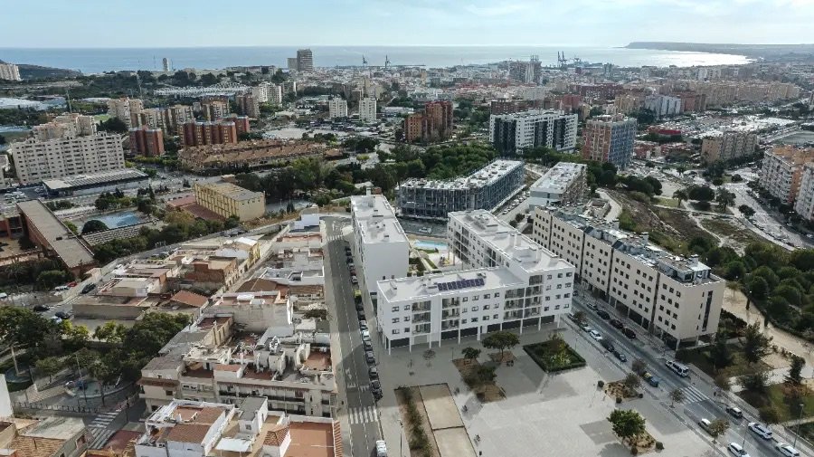In der pulsierenden Stadt Alicante (Alacant) gelegen, bietet dieser Wohnkomplex eine Auswahl von 37 Wohneinheiten, darunter Apartments und Erdgeschos