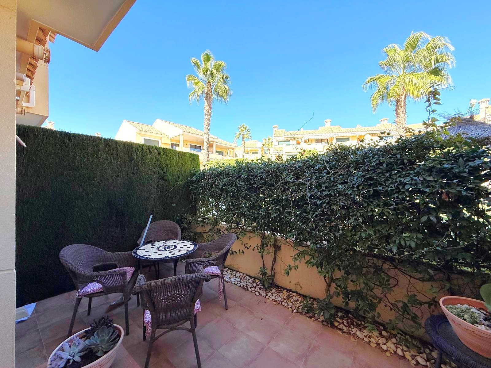   Bright and well maintained south facing townhouse with both a front and back garden to be enjoyed all year round&amp;#13;&amp;#13;
Distrib