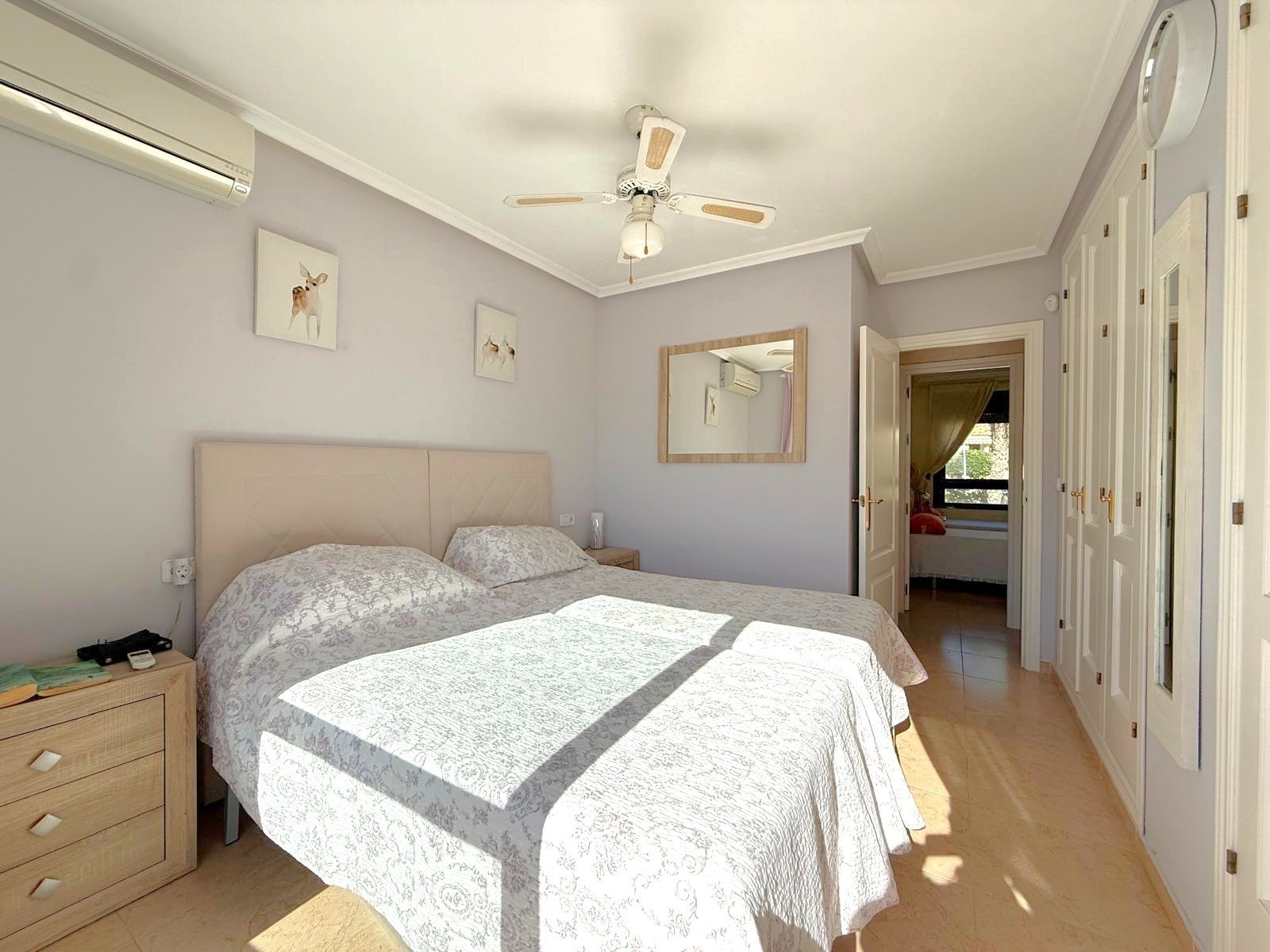   Bright and well maintained south facing townhouse with both a front and back garden to be enjoyed all year round&amp;#13;&amp;#13;
Distrib