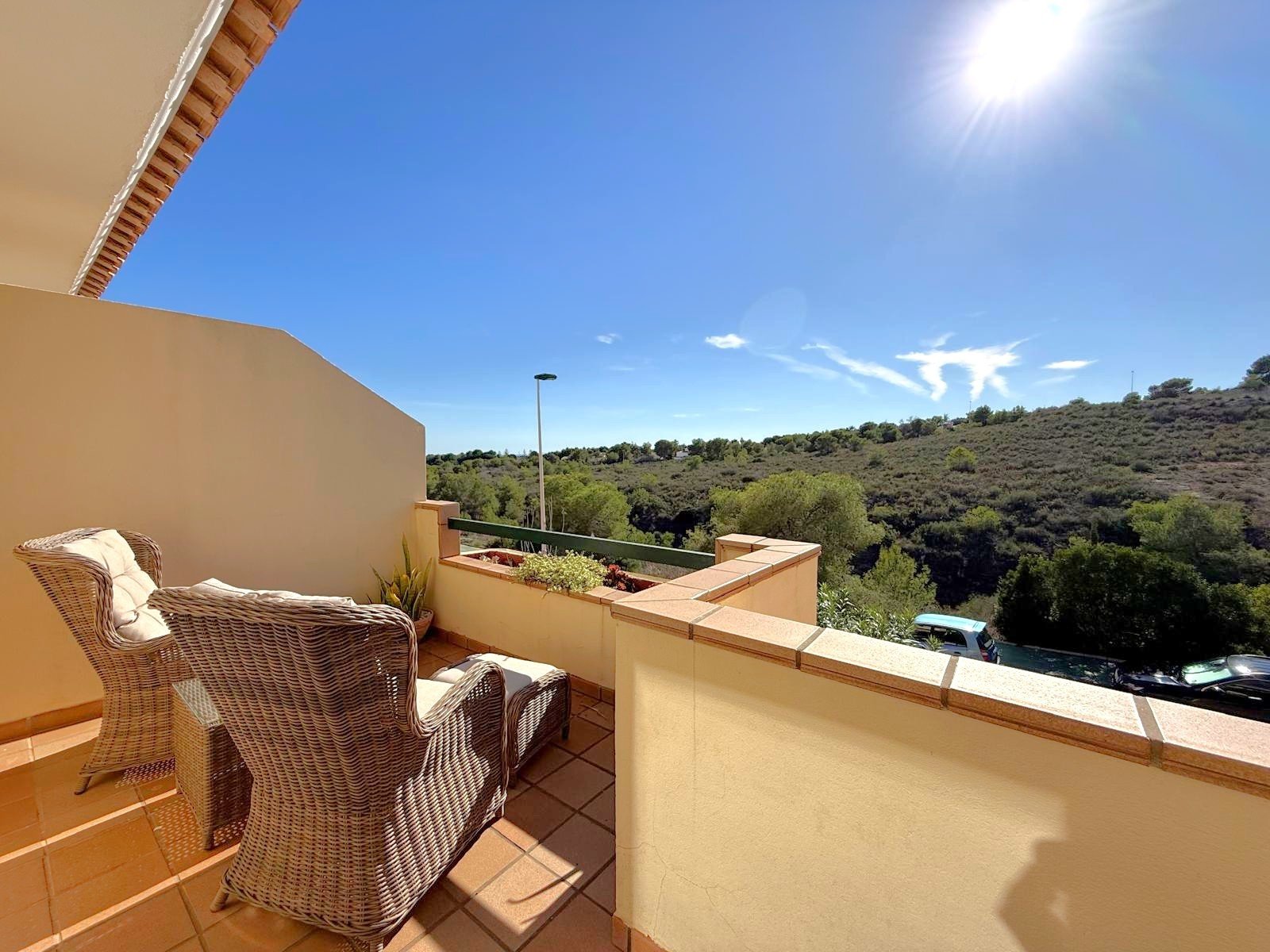   Bright and well maintained south facing townhouse with both a front and back garden to be enjoyed all year round&amp;#13;&amp;#13;
Distrib