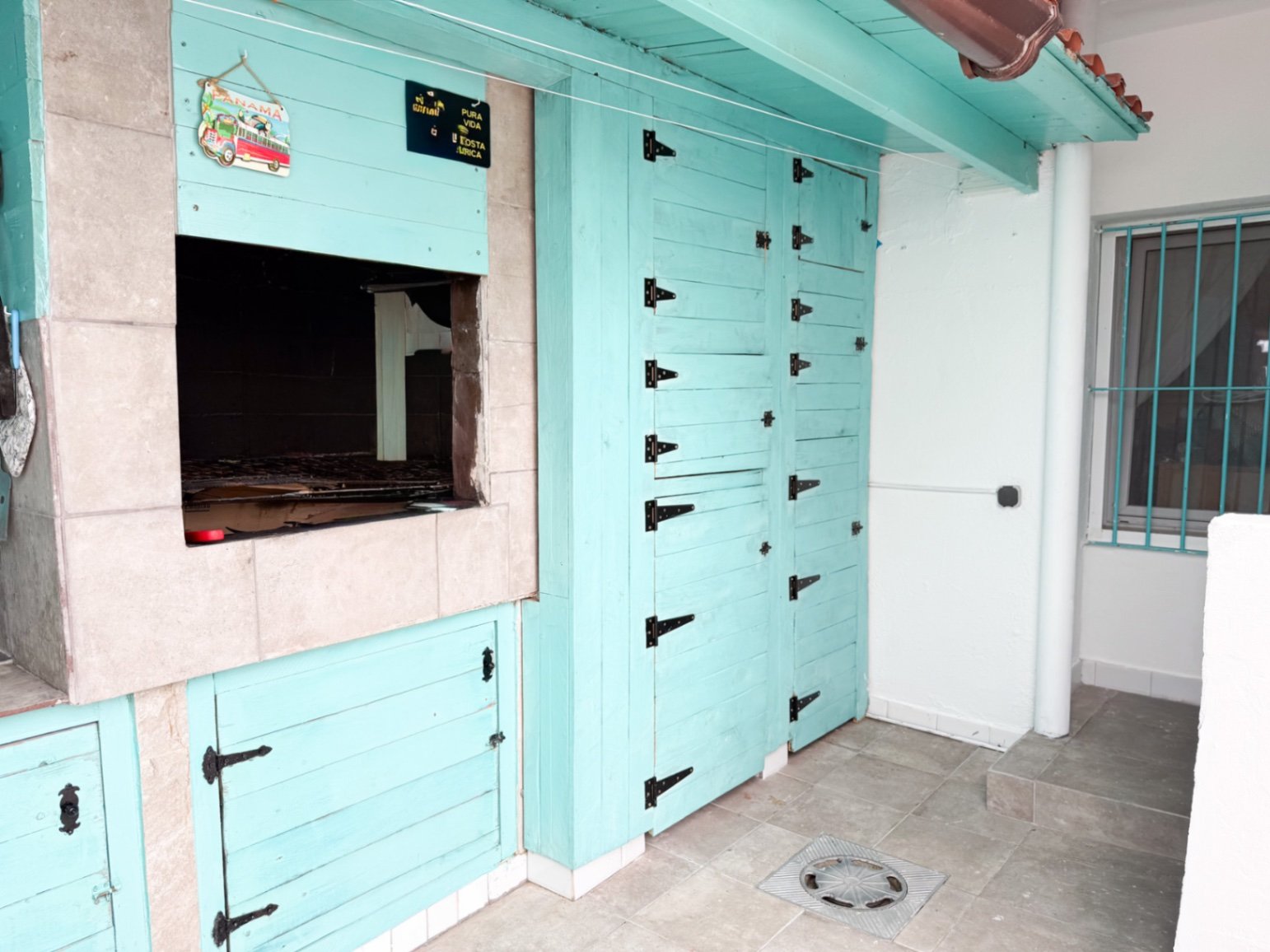 Tucked away in the peaceful residential area of Rocamar, this charming detached home offers a wonderful combination of privacy, outdoor living and pro
