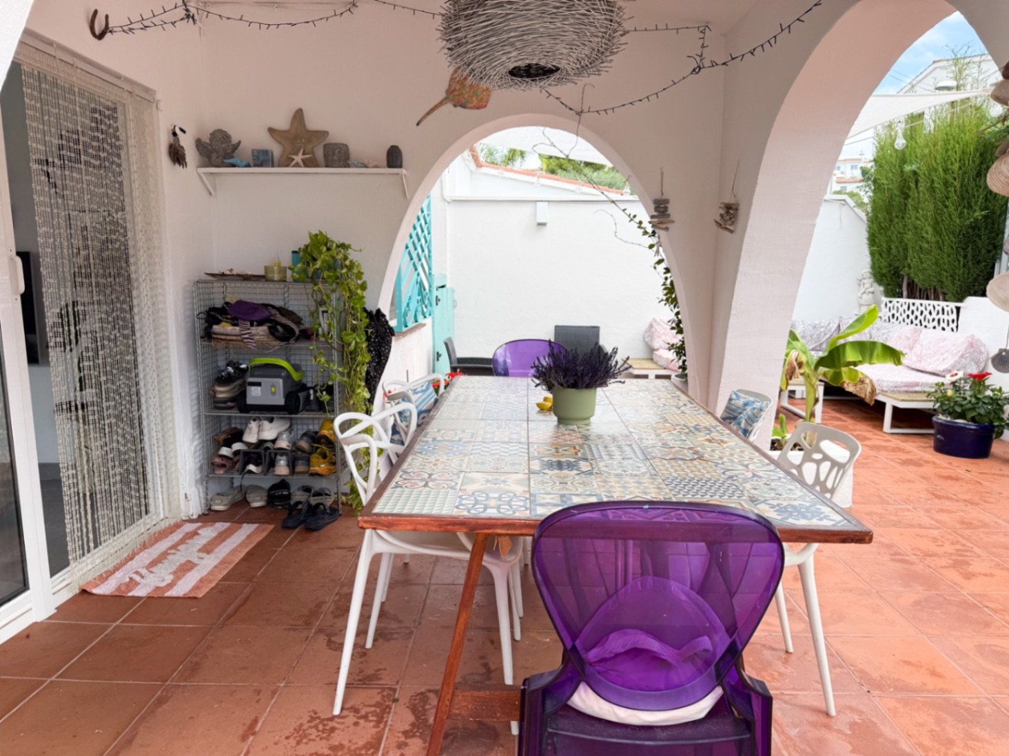 Tucked away in the peaceful residential area of Rocamar, this charming detached home offers a wonderful combination of privacy, outdoor living and pro