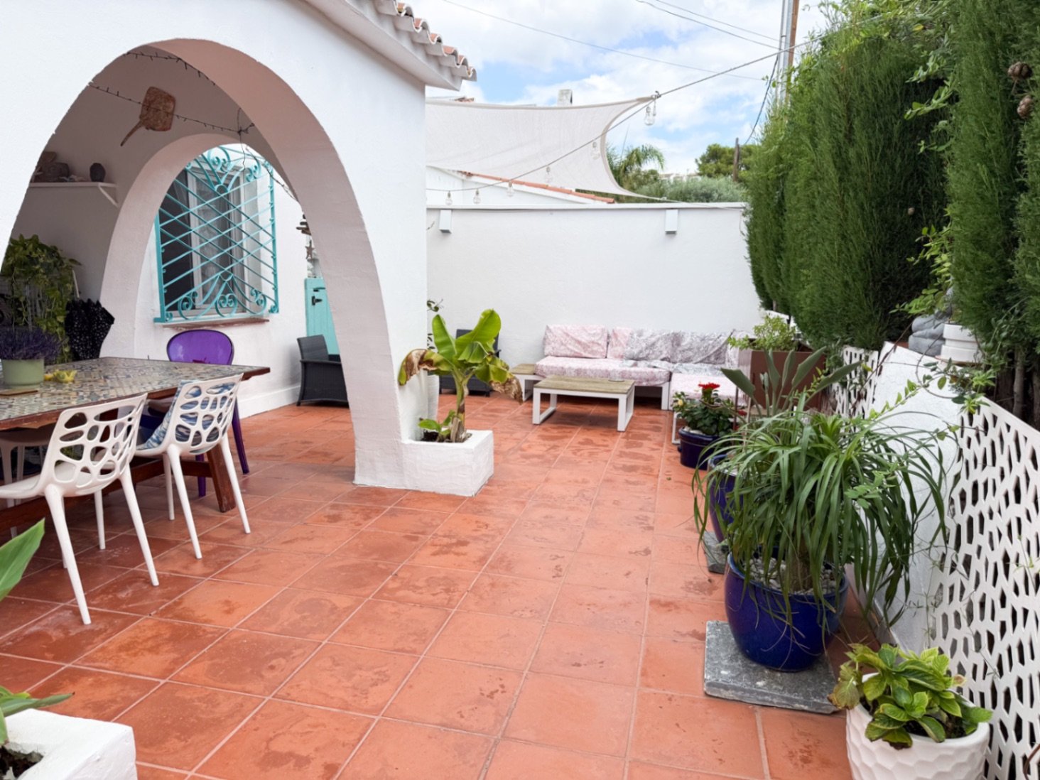 Tucked away in the peaceful residential area of Rocamar, this charming detached home offers a wonderful combination of privacy, outdoor living and pro