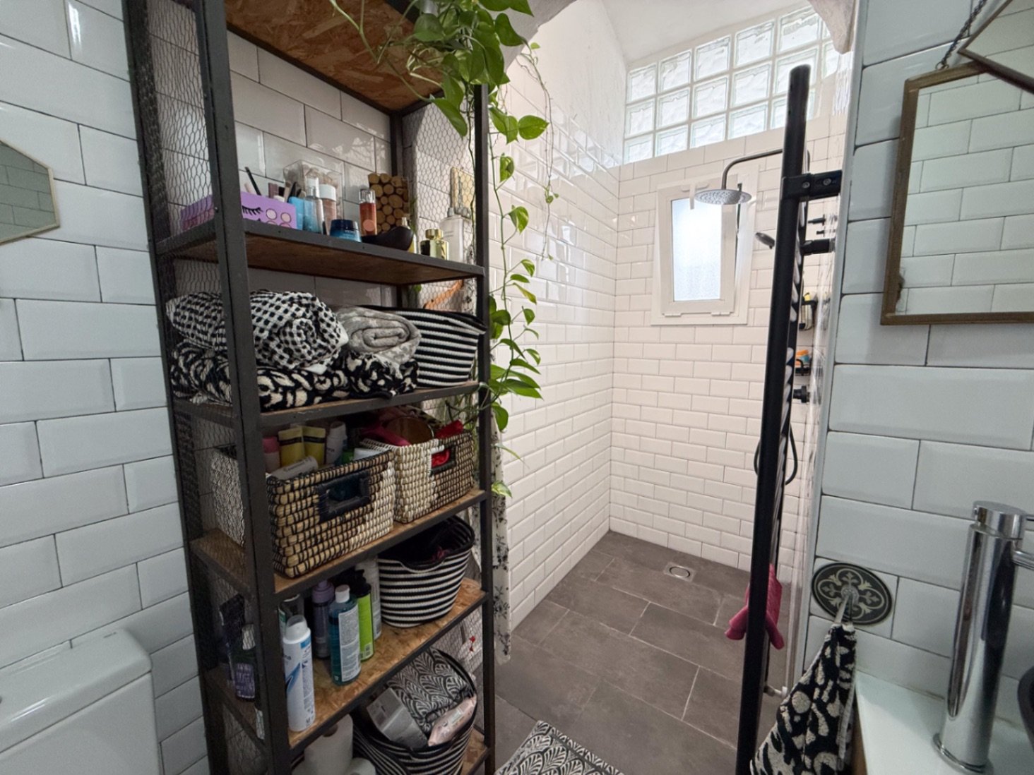 Tucked away in the peaceful residential area of Rocamar, this charming detached home offers a wonderful combination of privacy, outdoor living and pro