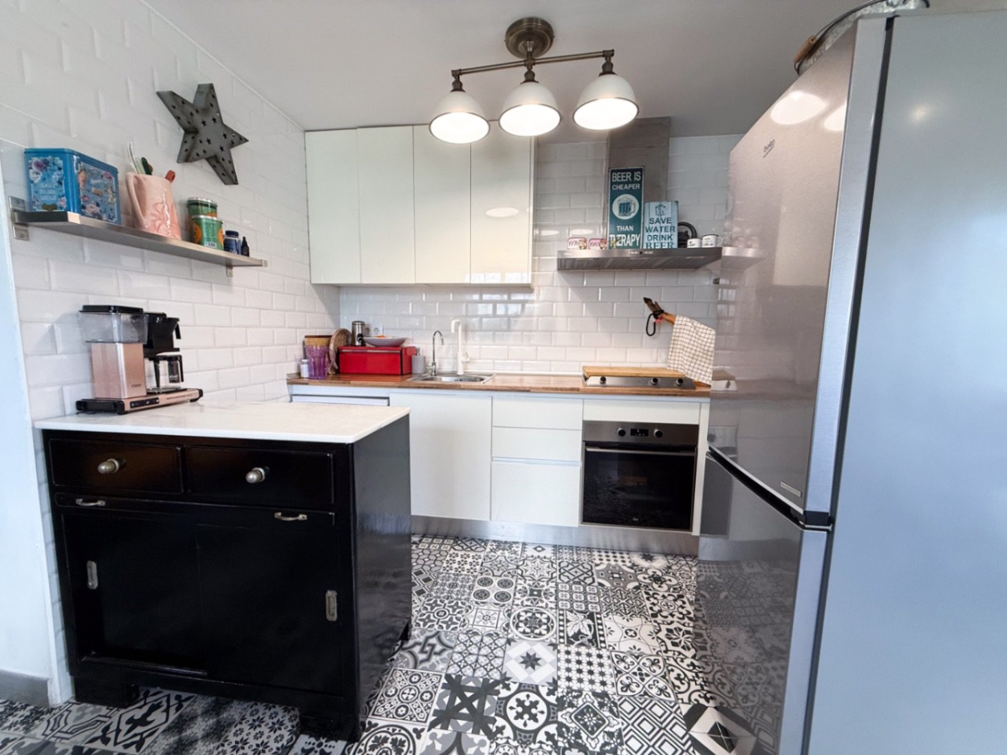 Tucked away in the peaceful residential area of Rocamar, this charming detached home offers a wonderful combination of privacy, outdoor living and pro