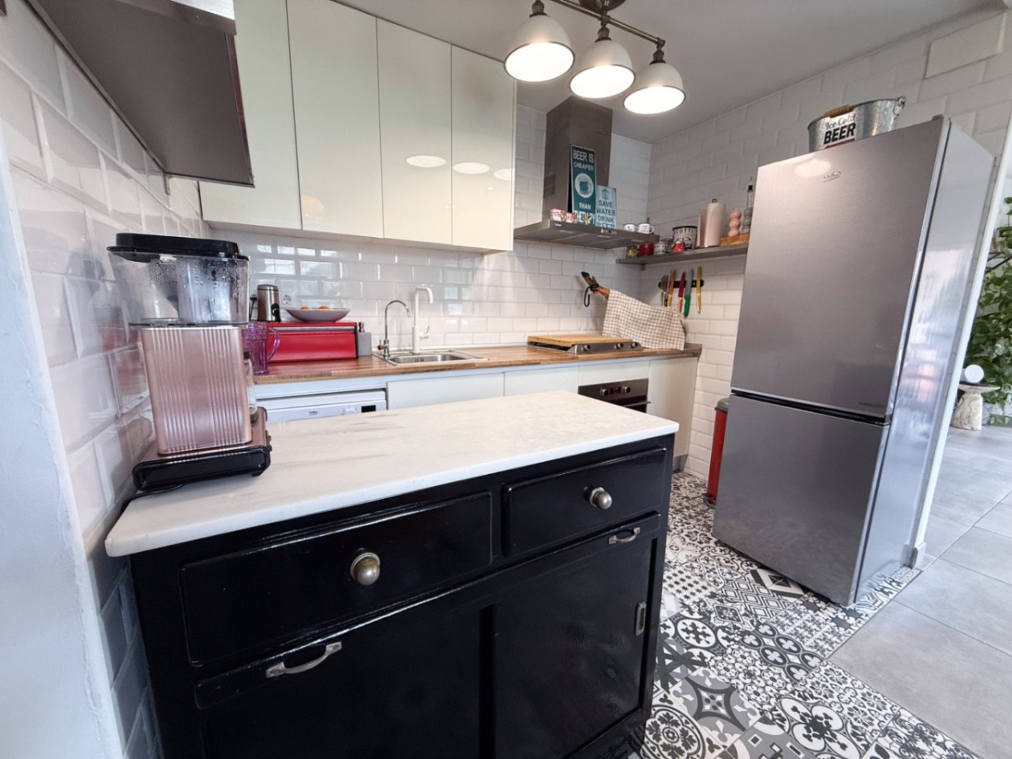 Tucked away in the peaceful residential area of Rocamar, this charming detached home offers a wonderful combination of privacy, outdoor living and pro
