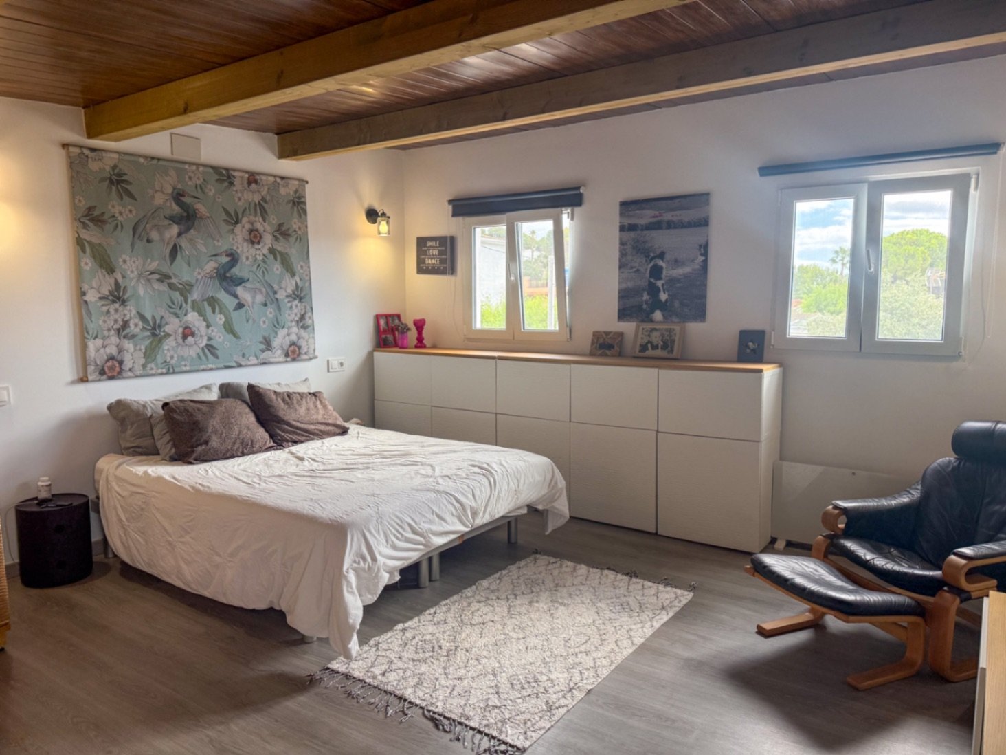 Tucked away in the peaceful residential area of Rocamar, this charming detached home offers a wonderful combination of privacy, outdoor living and pro