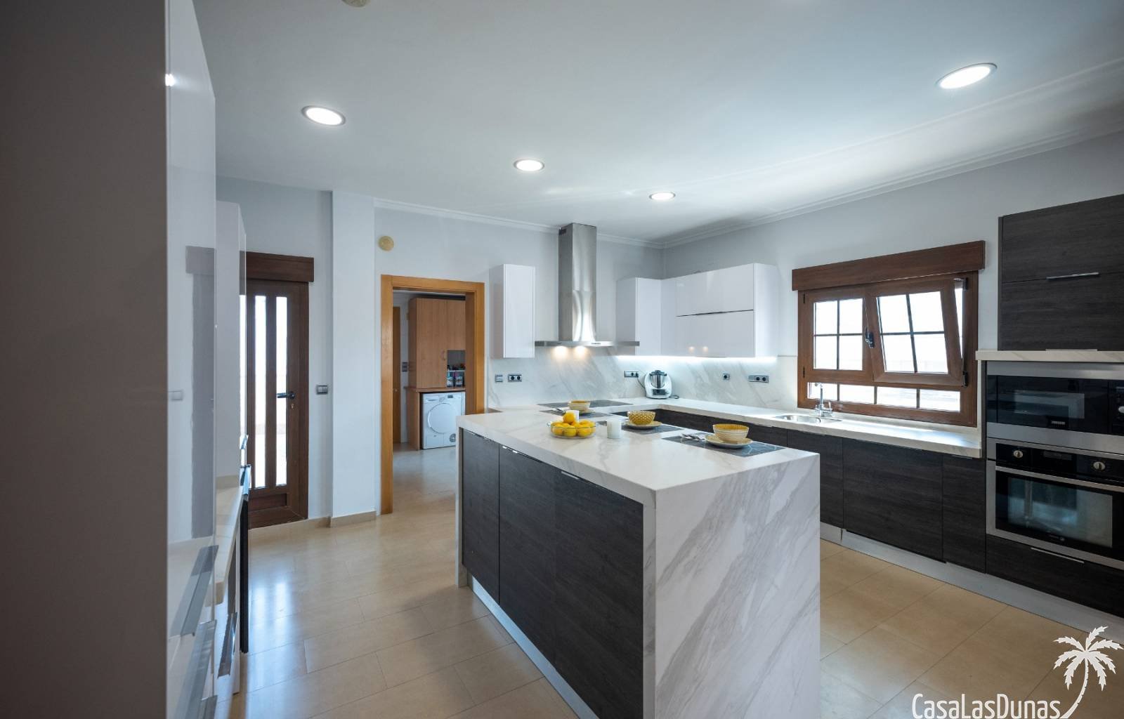 Suchen Sie Ruhe und gleichzeitig alle Annehmlichkeiten, um ein luxuriöses Leben zu führen? Dann ist diese Luxusvilla das Haus, von dem Sie schon imme