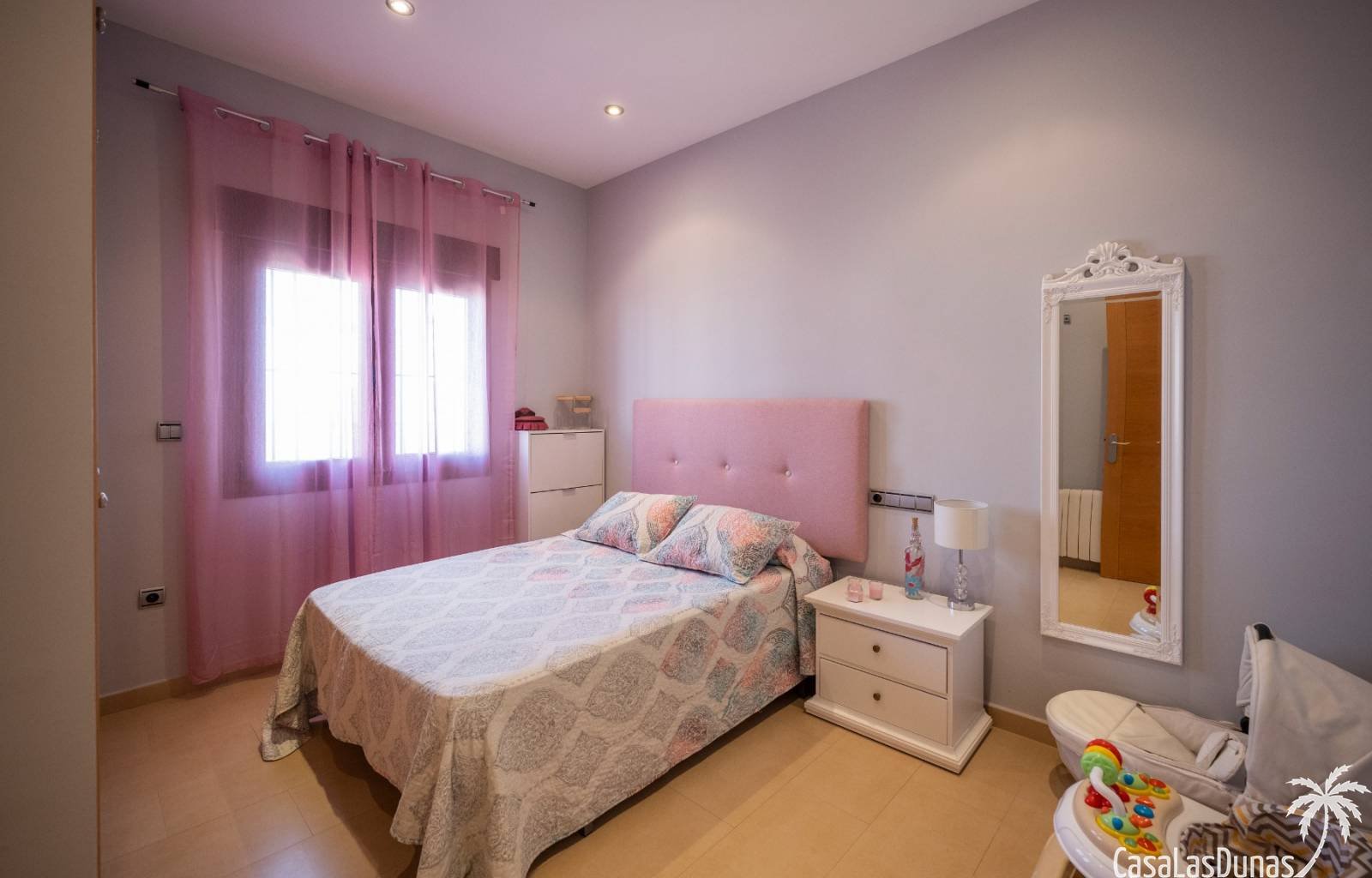 Suchen Sie Ruhe und gleichzeitig alle Annehmlichkeiten, um ein luxuriöses Leben zu führen? Dann ist diese Luxusvilla das Haus, von dem Sie schon imme