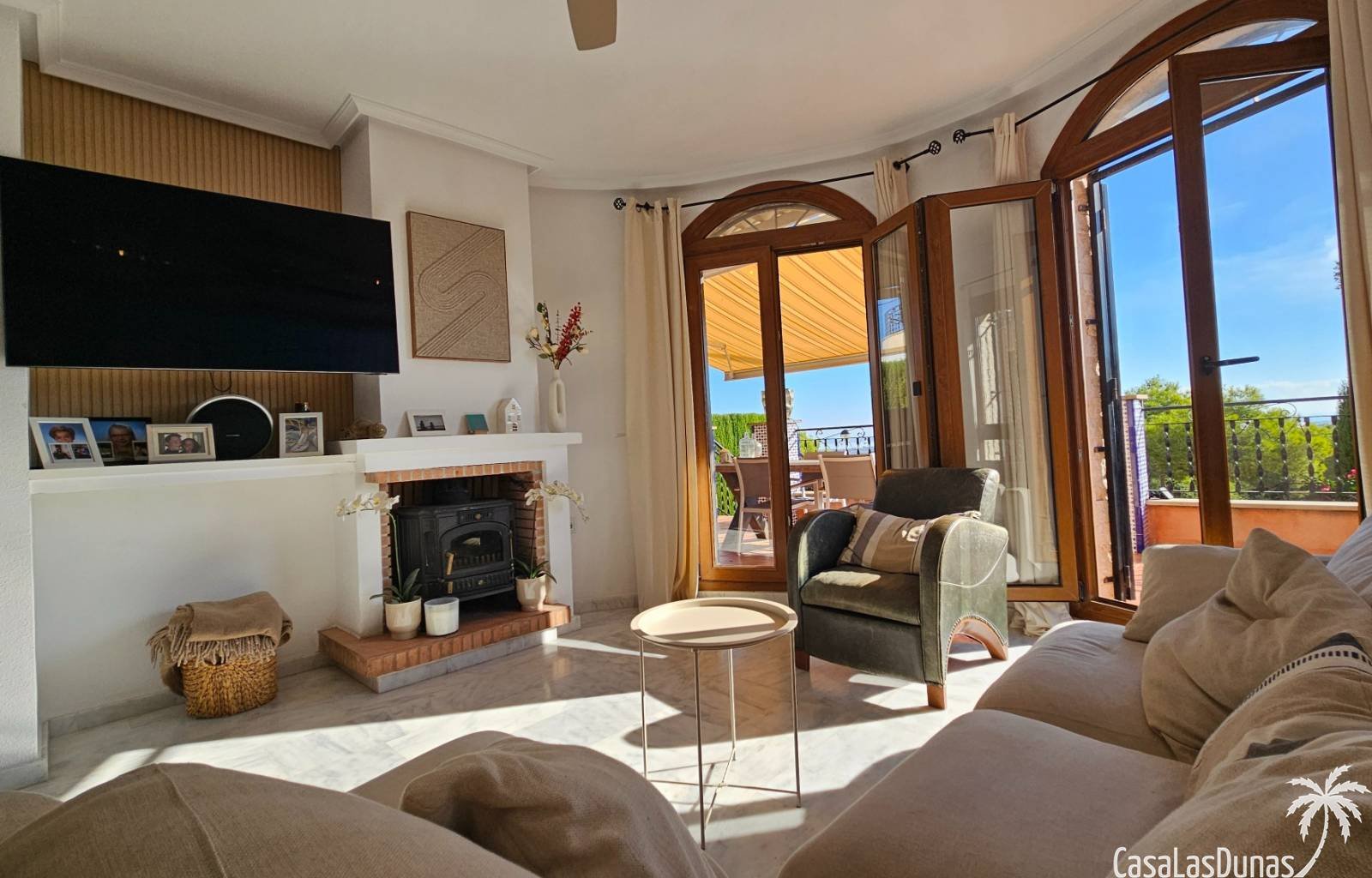 Suchen Sie eine perfekt gepflegte spanische Villa mit atemberaubendem Blick auf die Vega Baja, den Salzsee von Torrevieja und das Mittelmeer am Horiz