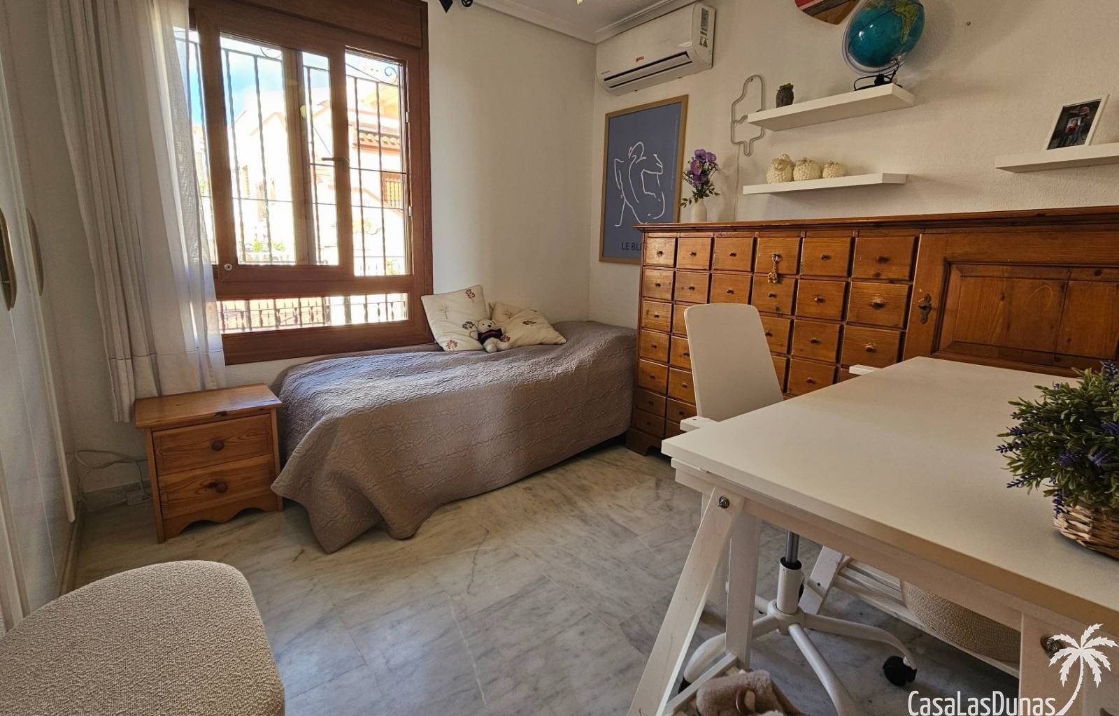 Suchen Sie eine perfekt gepflegte spanische Villa mit atemberaubendem Blick auf die Vega Baja, den Salzsee von Torrevieja und das Mittelmeer am Horiz
