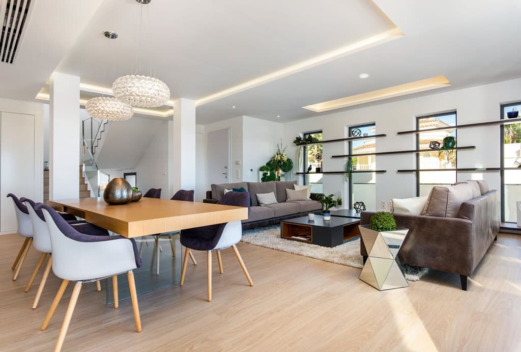 In der prestigeträchtigen Gegend von Ciudad Quesada gelegen, bieten diese freistehenden Immobilien eine exklusive und ruhige Umgebung. Mit nur zwei v