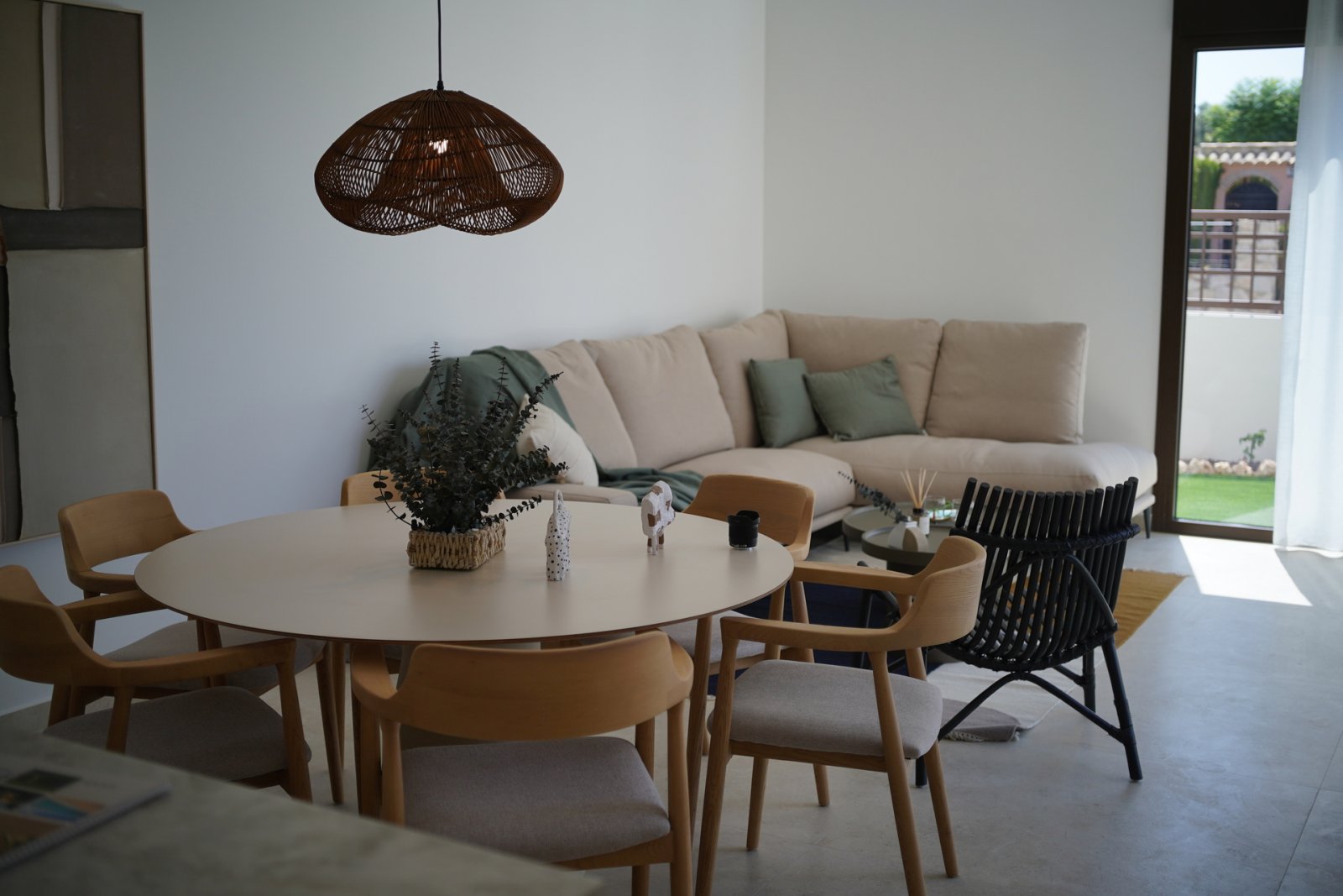 In der prestigeträchtigen Anlage von La Finca Golf gelegen, bietet diese außergewöhnliche freistehende Villa eine herausragende Kombination aus moder