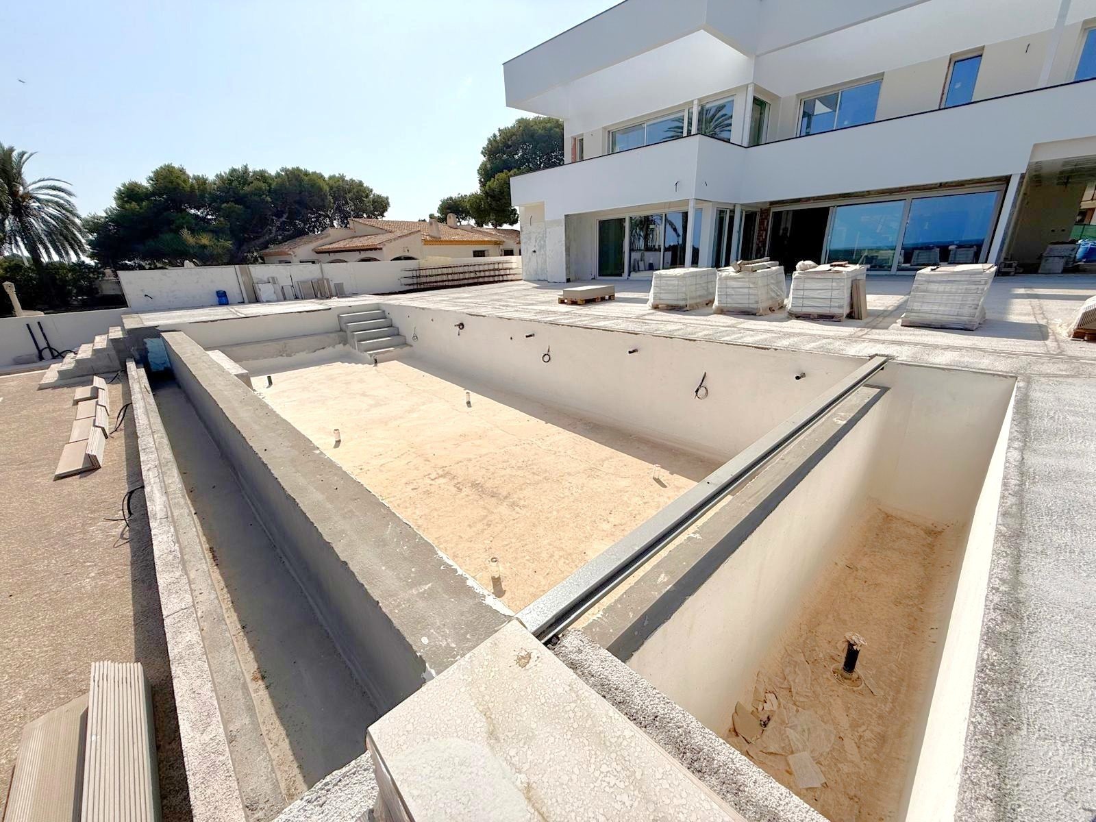   First line luxury villa under construction in Punta Prima
The first line plot of 1100 m2 with superb views over the Mediterranean sea 