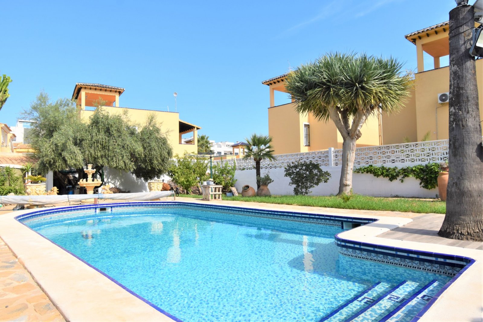   This South Facing, Absolutely Stunning, Four Bedroom, Detached Villa in Villamartin, is located just a couple of minutes drive from the Villamartin 