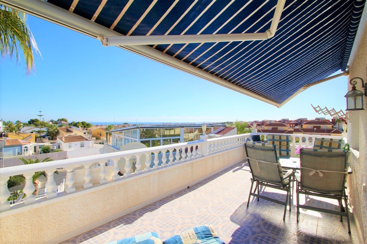 Detached villa with panoramic views
Detached villa with panoramic views over the surrounding area located in Villamartin
The pro