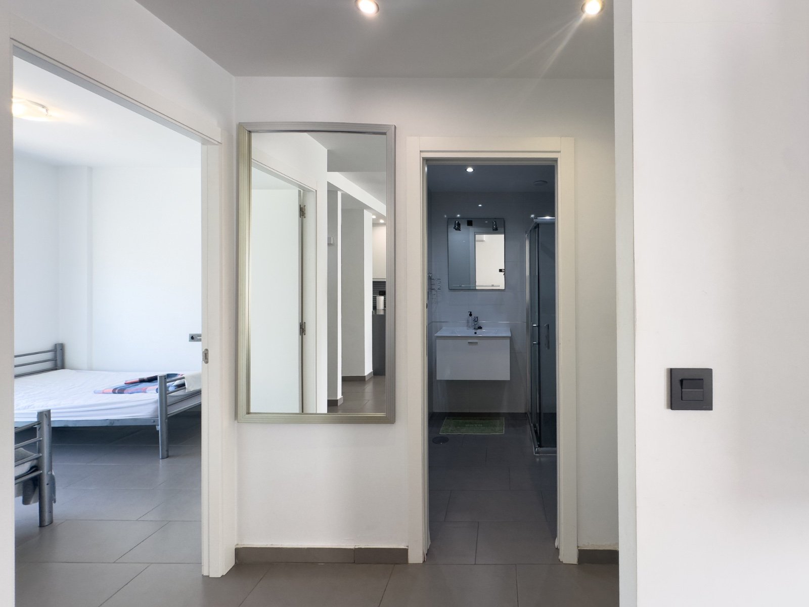 Dieser stilvolle Bungalow im Obergeschoss in der begehrten Wohnanlage Oasis Beach La Zenia bietet die perfekte Kombination aus Komfort, Lage und medi