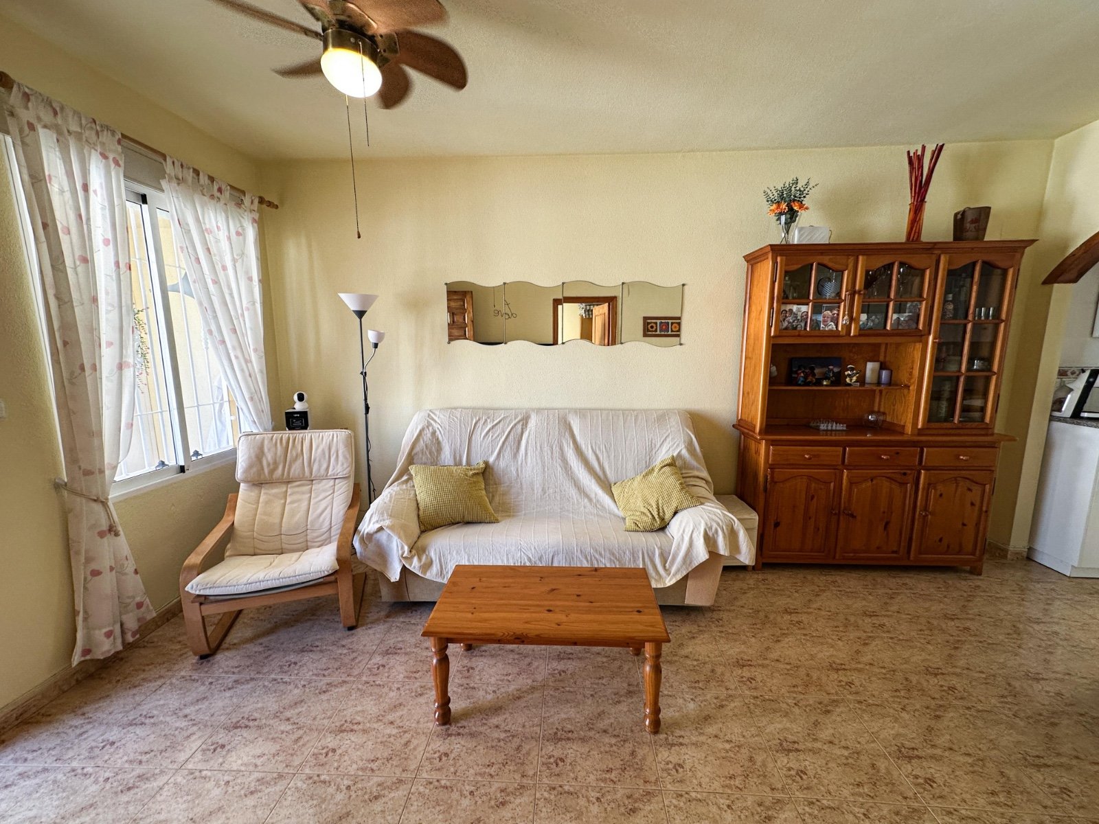 Suchen Sie das perfekte Ferienhaus oder eine attraktive Kapitalanlage? Dieser charmante Bungalow im Erdgeschoss in Playa Flamenca bietet alles, was S
