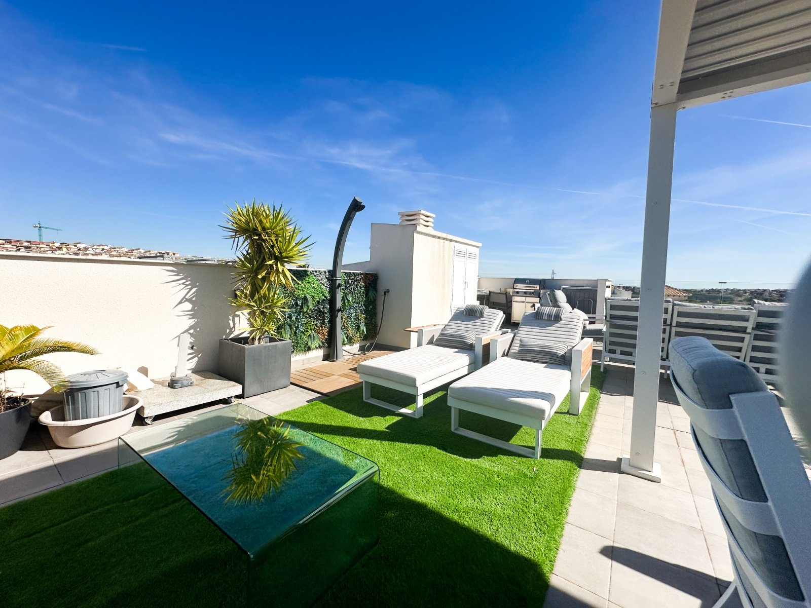 Modernes Bungalow im Obergeschoss zum Verkauf in Orihuela Costa
Wunderschönes, neuwertiges Bungalow im Obergeschoss in der begehrten Gegend