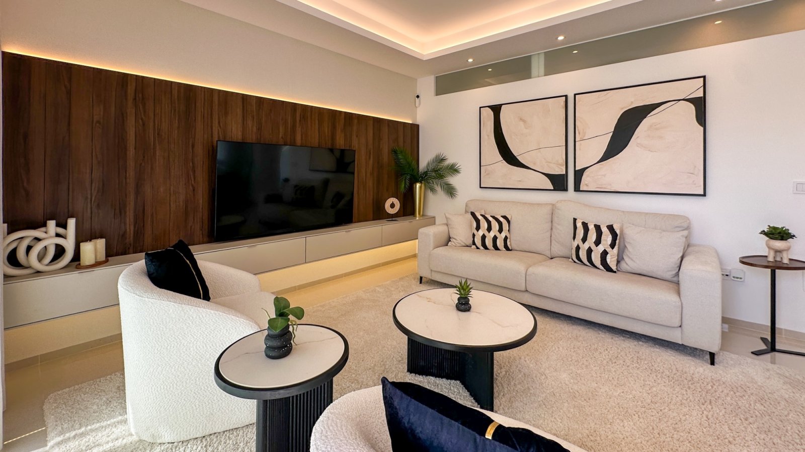 Genießen Sie erstklassigen mediterranen Lifestyle in dieser ultramodernen, 2024 erbauten Wohnung in Ciudad Quesada. Das energieeffiziente Objekt bes
