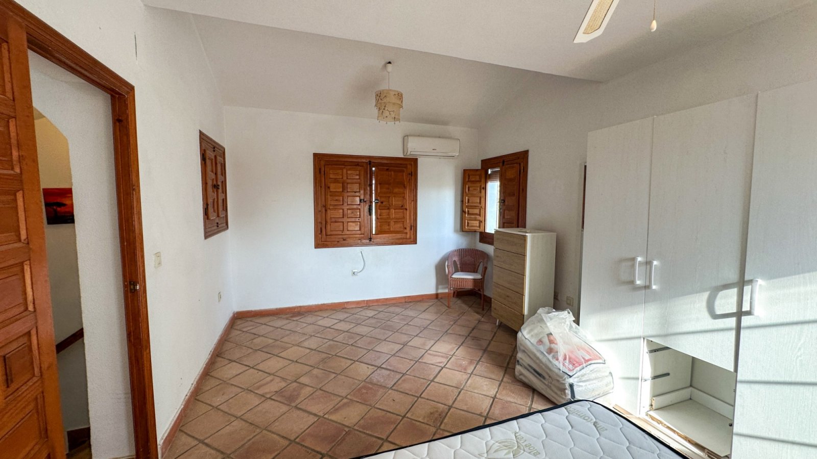 Wir präsentieren Ihnen diese einzigartige Villa im mediterranen Stil in Cabo Roig, einer der begehrtesten Gegenden der südlichen Costa Blanca und der