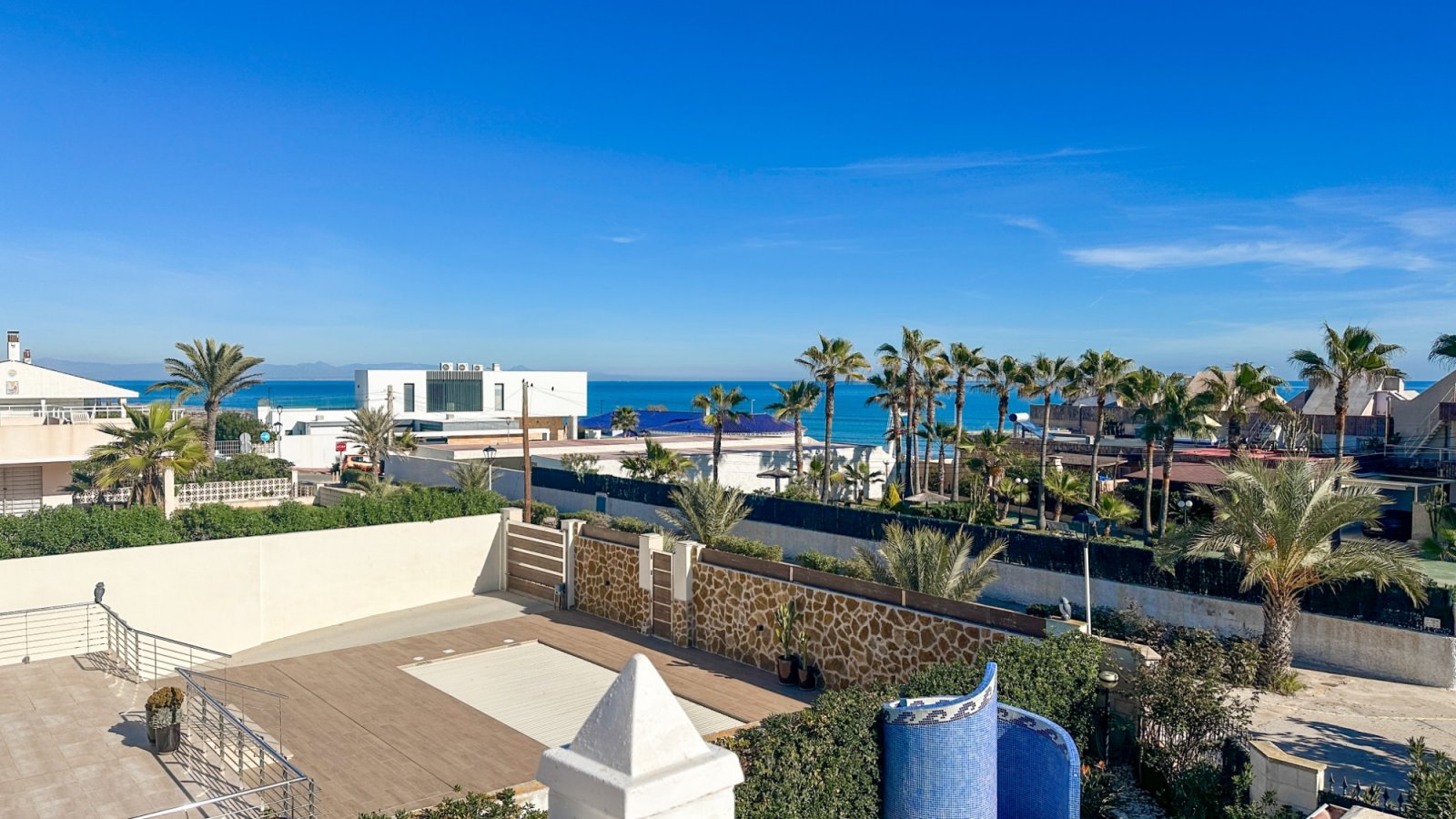  Freistehende Villa im mediterranen Stil, nur 180 Meter vom Strand von La Mata entfernt, Mit Meerblick,&amp;amp;nbsp;in einer der begehrtesten Gegende
