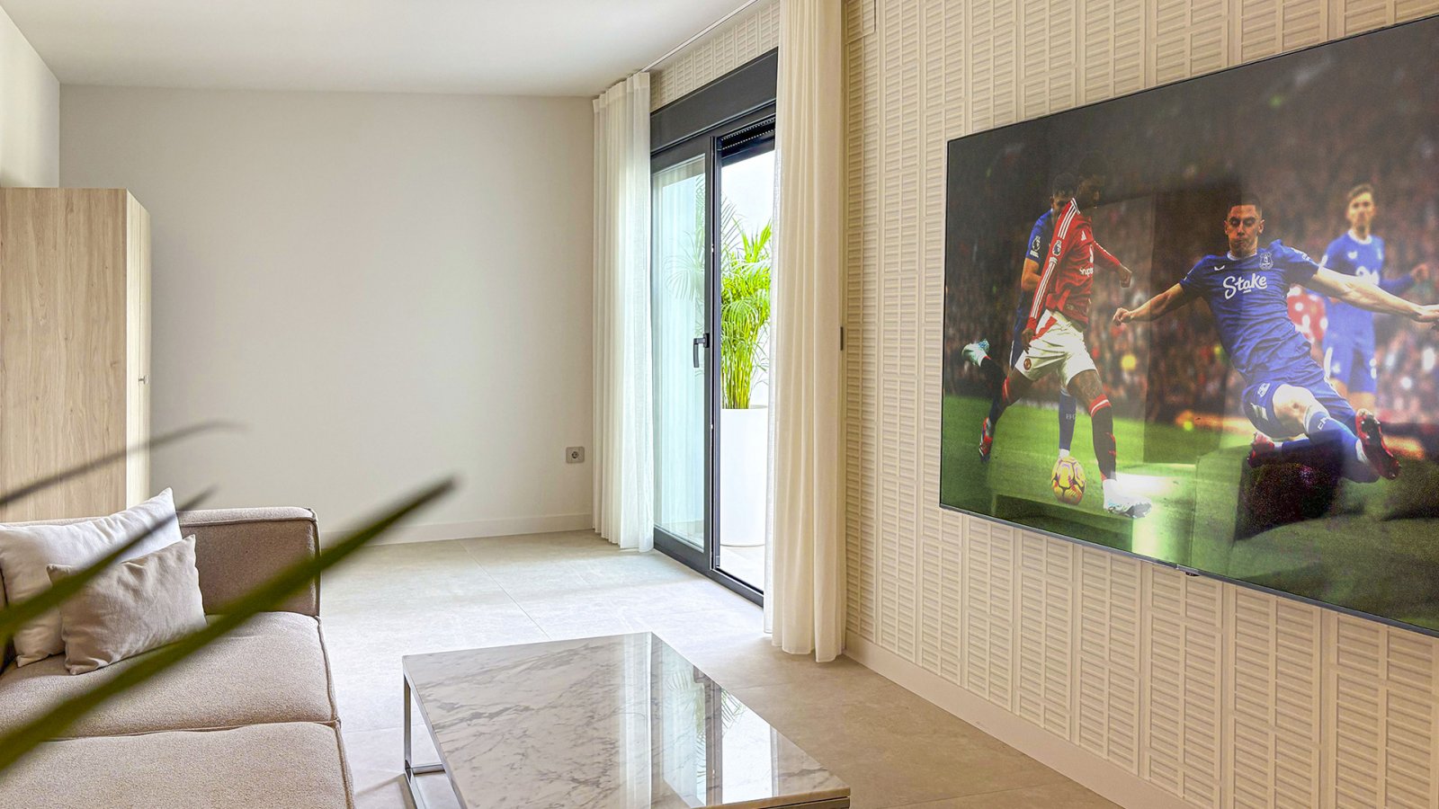 In der renommierten Ciudad Quesada gelegen, bietet dieses exklusive Einfamilienhaus eine ideale Umgebung für diejenigen, die Komfort und Privatsphäre