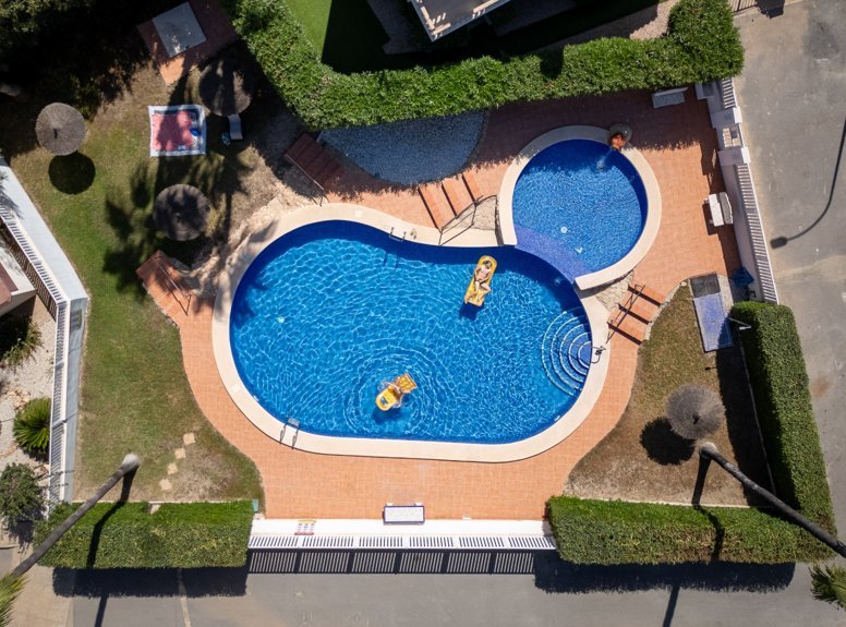 Diese wunderschön gelegene, freistehende Villa mit 3 Schlafzimmern und 2 Bädern in Villamartín Rioja (Grundstücksgröße 285 m²) besticht durch ihre be