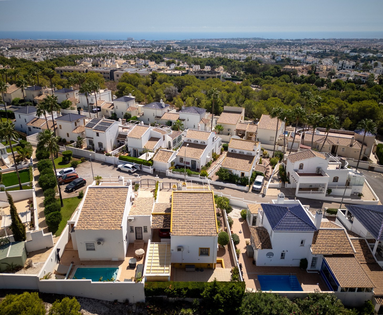 Diese wunderschön gelegene, freistehende Villa mit 3 Schlafzimmern und 2 Bädern in Villamartín Rioja (Grundstücksgröße 285 m²) besticht durch ihre be