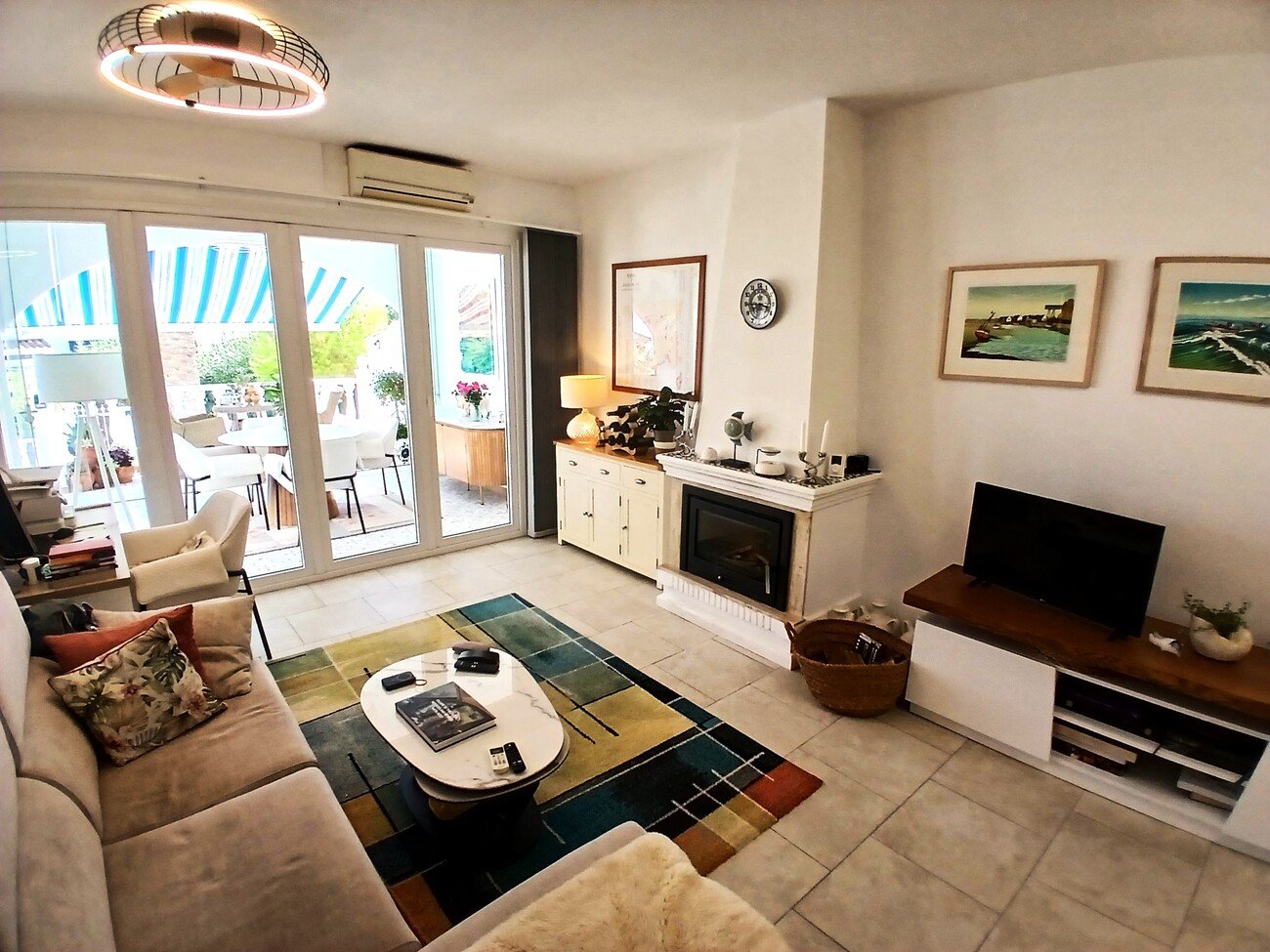 We are delighted to present this beautifully positioned and fully renovated 2-bedroom, 2-bathroom south-facing townhouse, situated within a well-mai