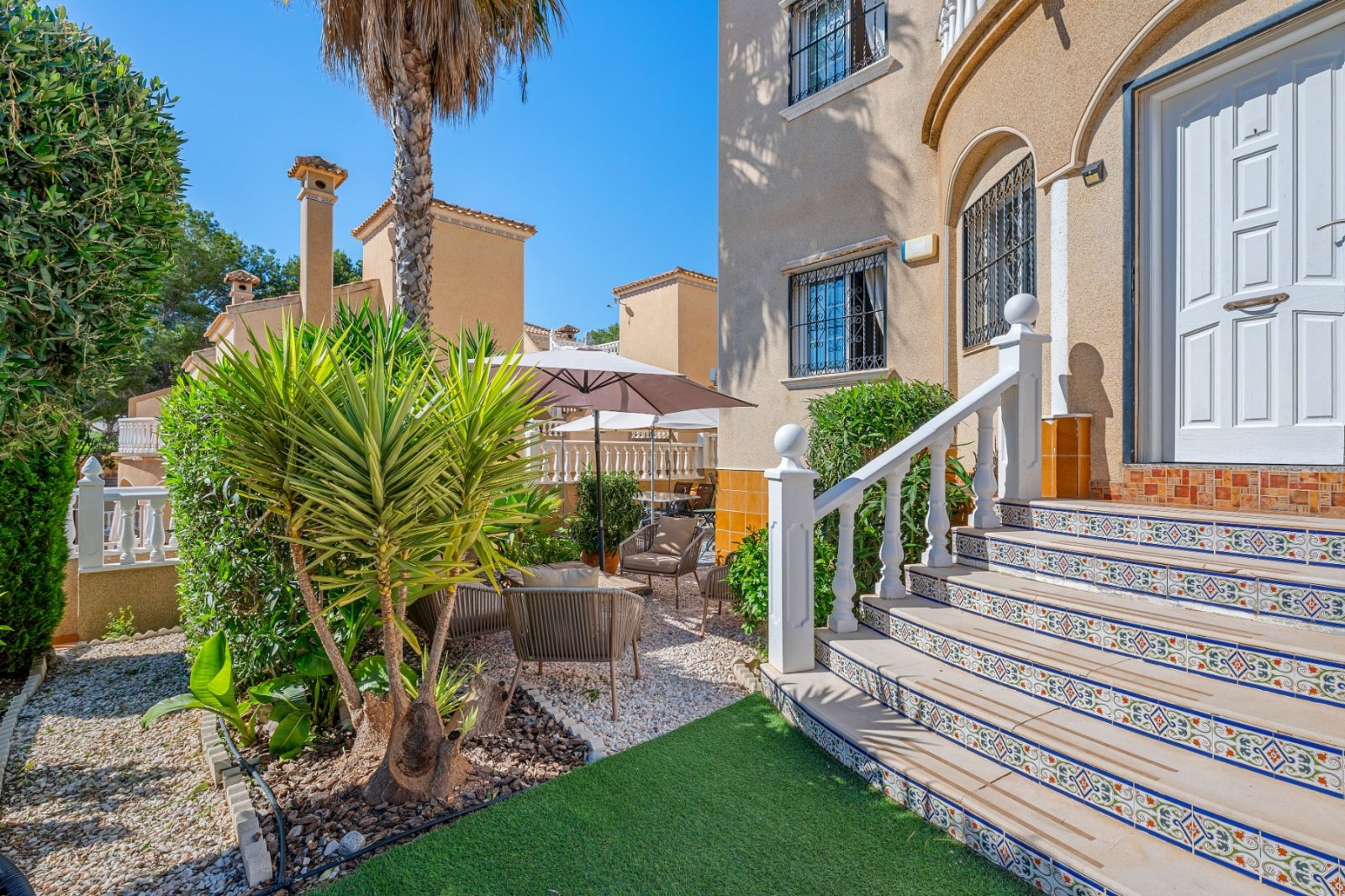   Thanks to the quiet location, away from the street, you enjoy complete privacy and a green, relaxed environment in the beautifully landscaped southe