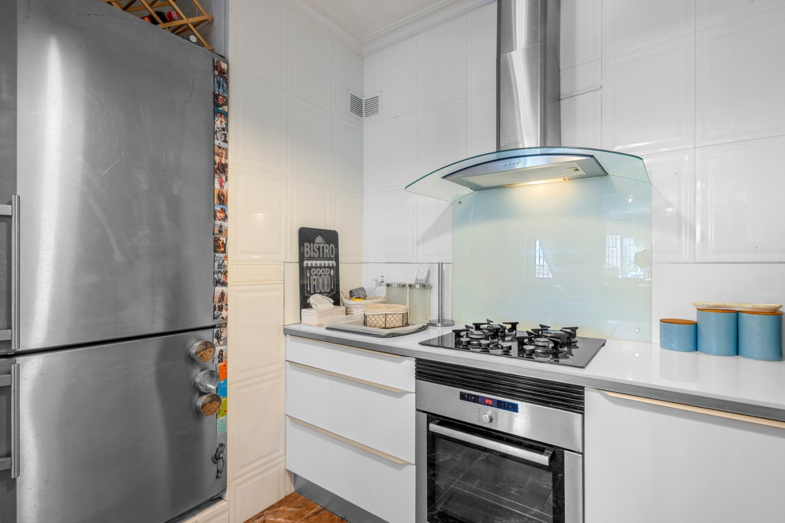   Thanks to the quiet location, away from the street, you enjoy complete privacy and a green, relaxed environment in the beautifully landscaped southe