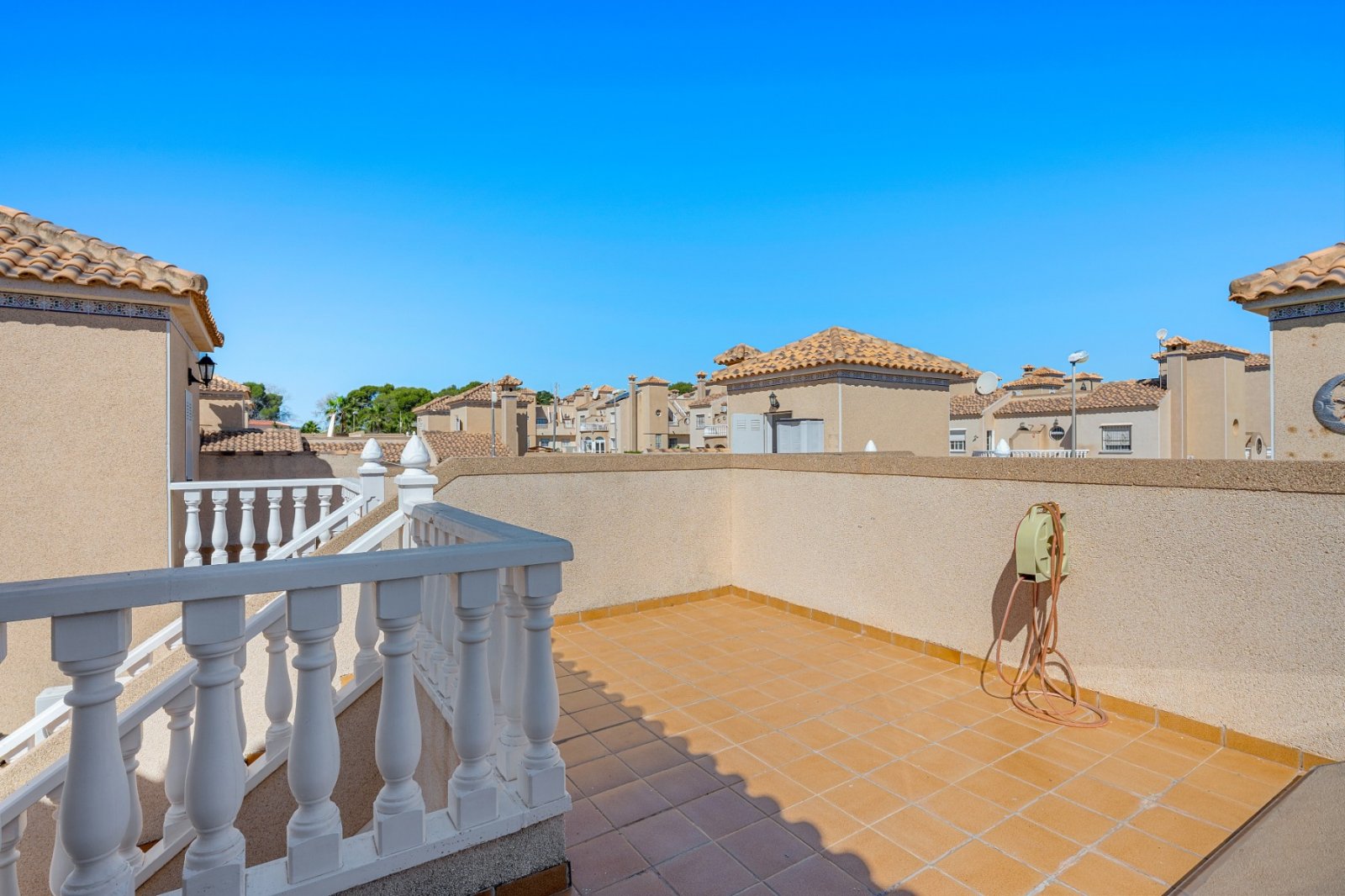   Thanks to the quiet location, away from the street, you enjoy complete privacy and a green, relaxed environment in the beautifully landscaped southe