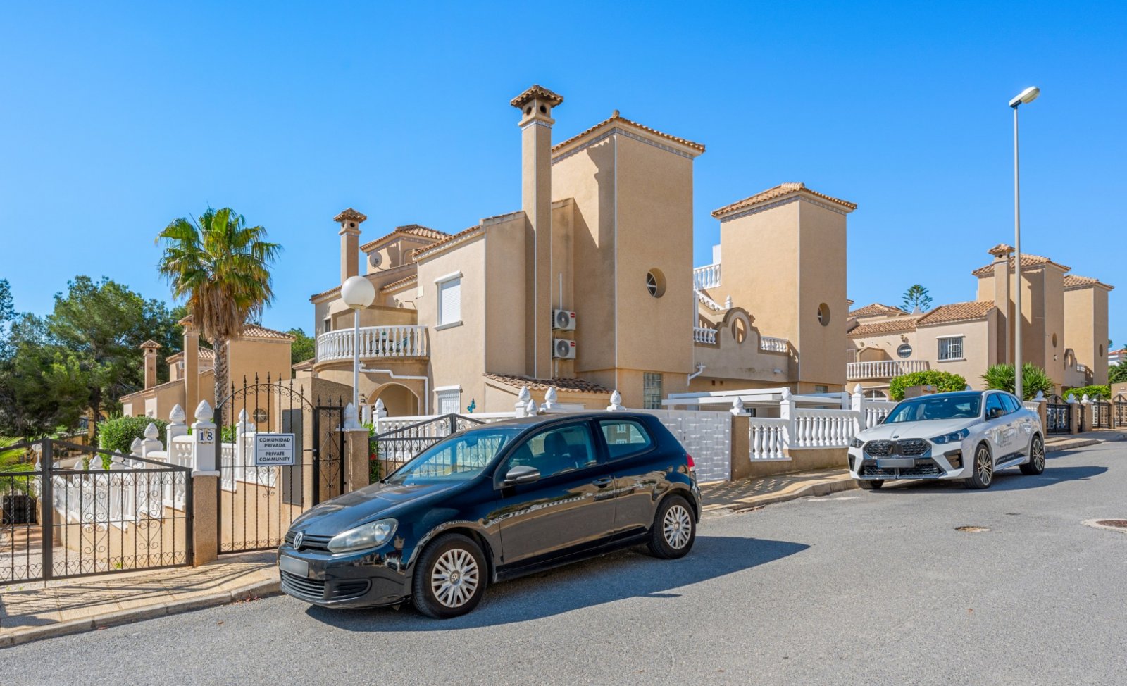   Thanks to the quiet location, away from the street, you enjoy complete privacy and a green, relaxed environment in the beautifully landscaped southe