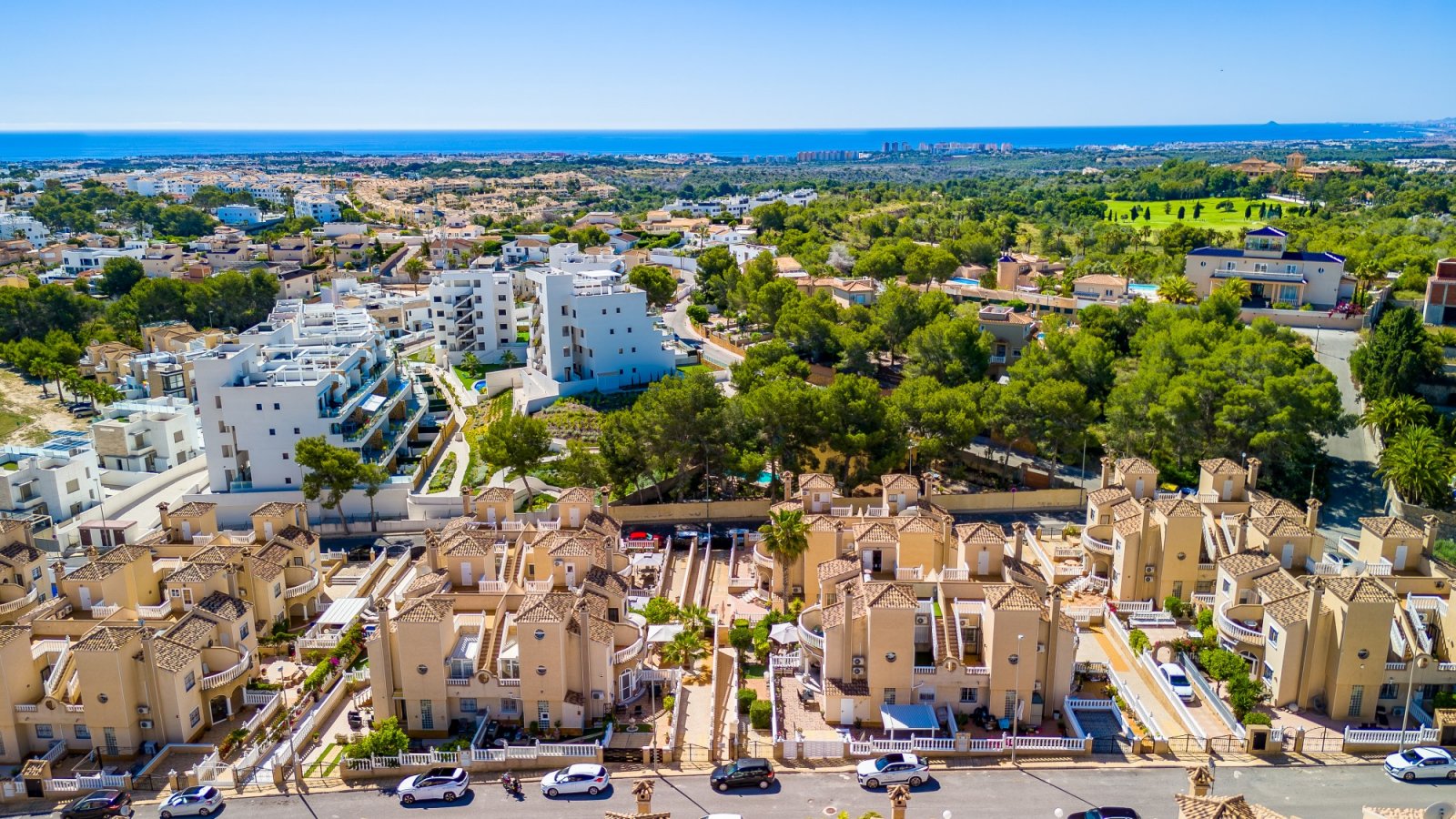   Thanks to the quiet location, away from the street, you enjoy complete privacy and a green, relaxed environment in the beautifully landscaped southe