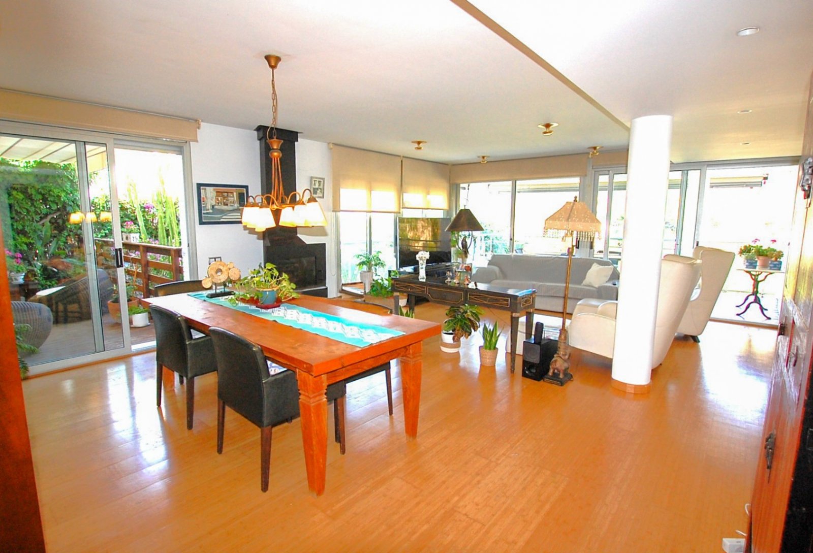 Wunderschöne Villa mit Meerblick in Montgavina, SitgesEingebettet in Montgavina, einem der exklusivsten und begehrtesten Wohnviertel von Sit