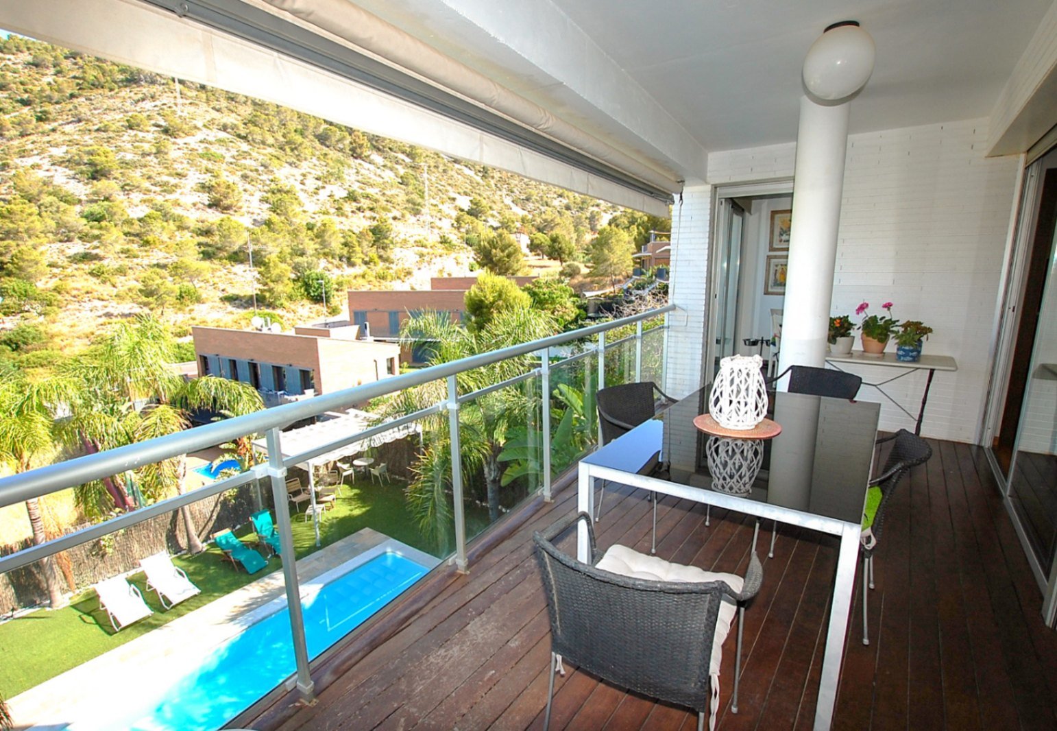 Wunderschöne Villa mit Meerblick in Montgavina, SitgesEingebettet in Montgavina, einem der exklusivsten und begehrtesten Wohnviertel von Sit