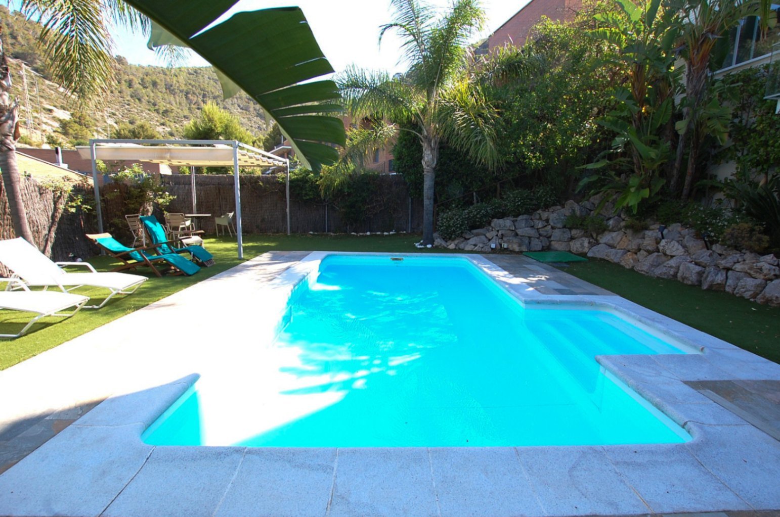 Wunderschöne Villa mit Meerblick in Montgavina, SitgesEingebettet in Montgavina, einem der exklusivsten und begehrtesten Wohnviertel von Sit