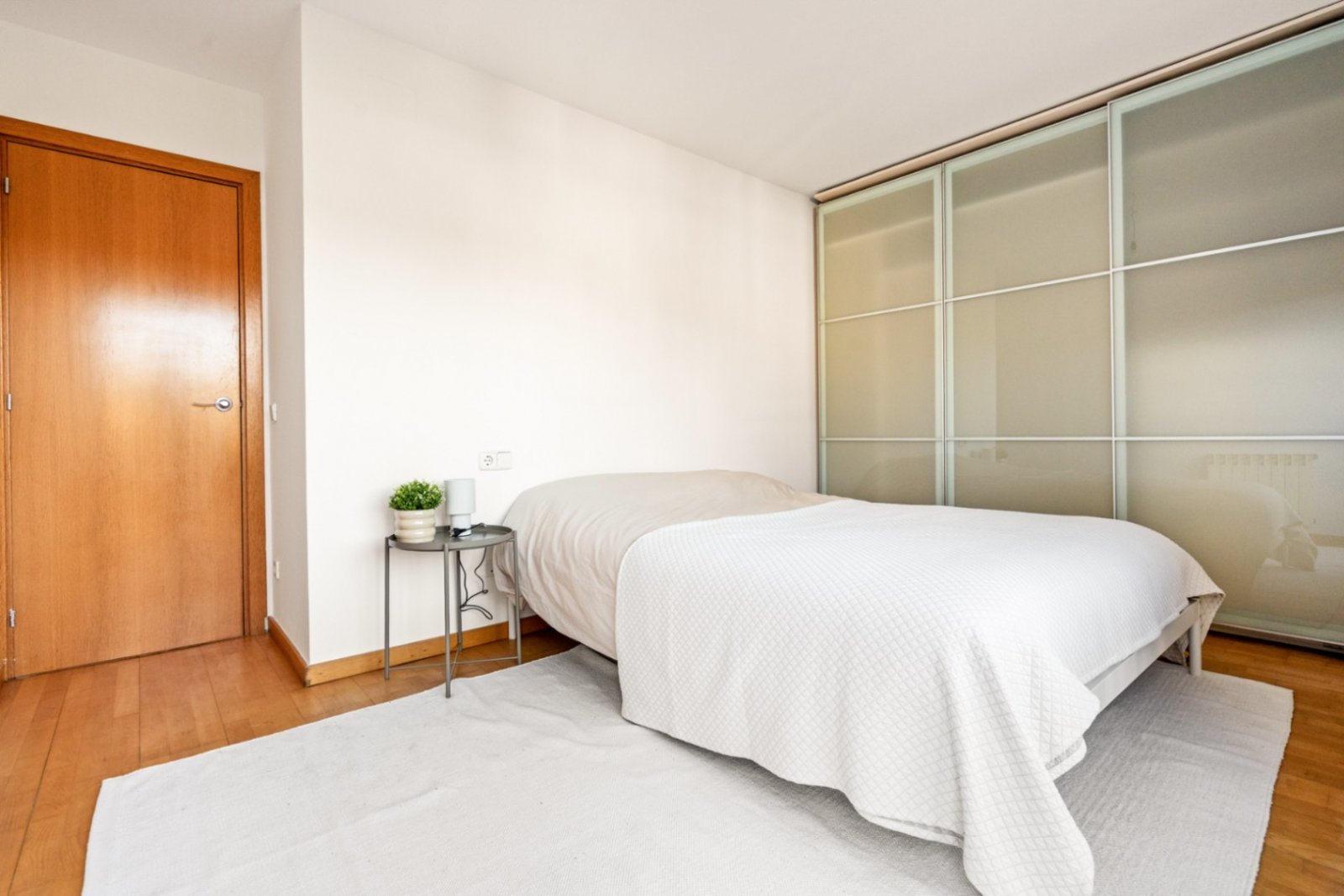 Villa Heidi ist eine charmante und moderne Residenz, die sich in Vallvidrera, einem der grünsten und ruhigsten Viertel Barcelonas, befindet. Vallvidre